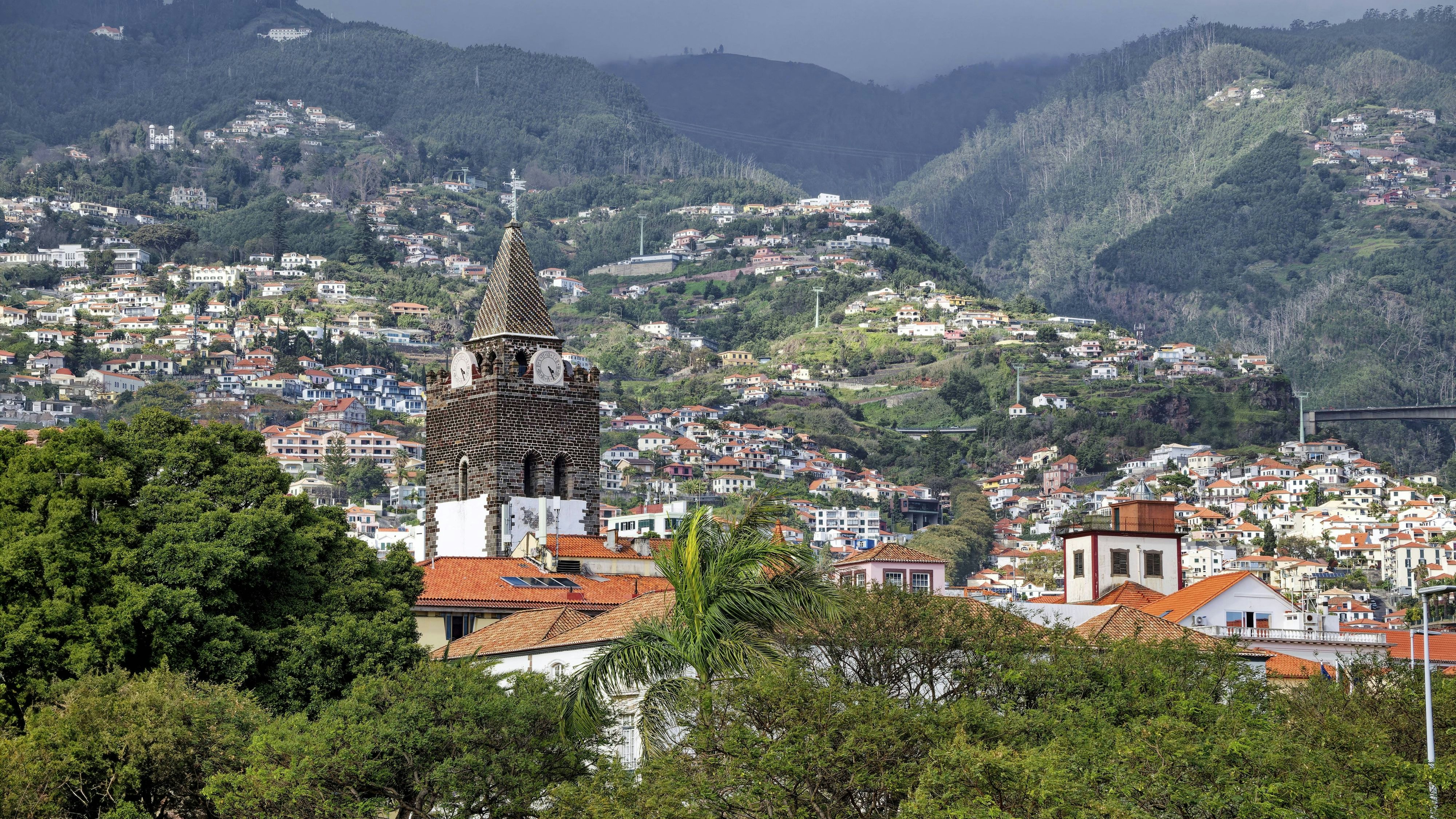 Kathedrale Funchal in Madeira: Sie befindet sich im historischen Zentrum von Funchal, in der Rua do Aljube. 