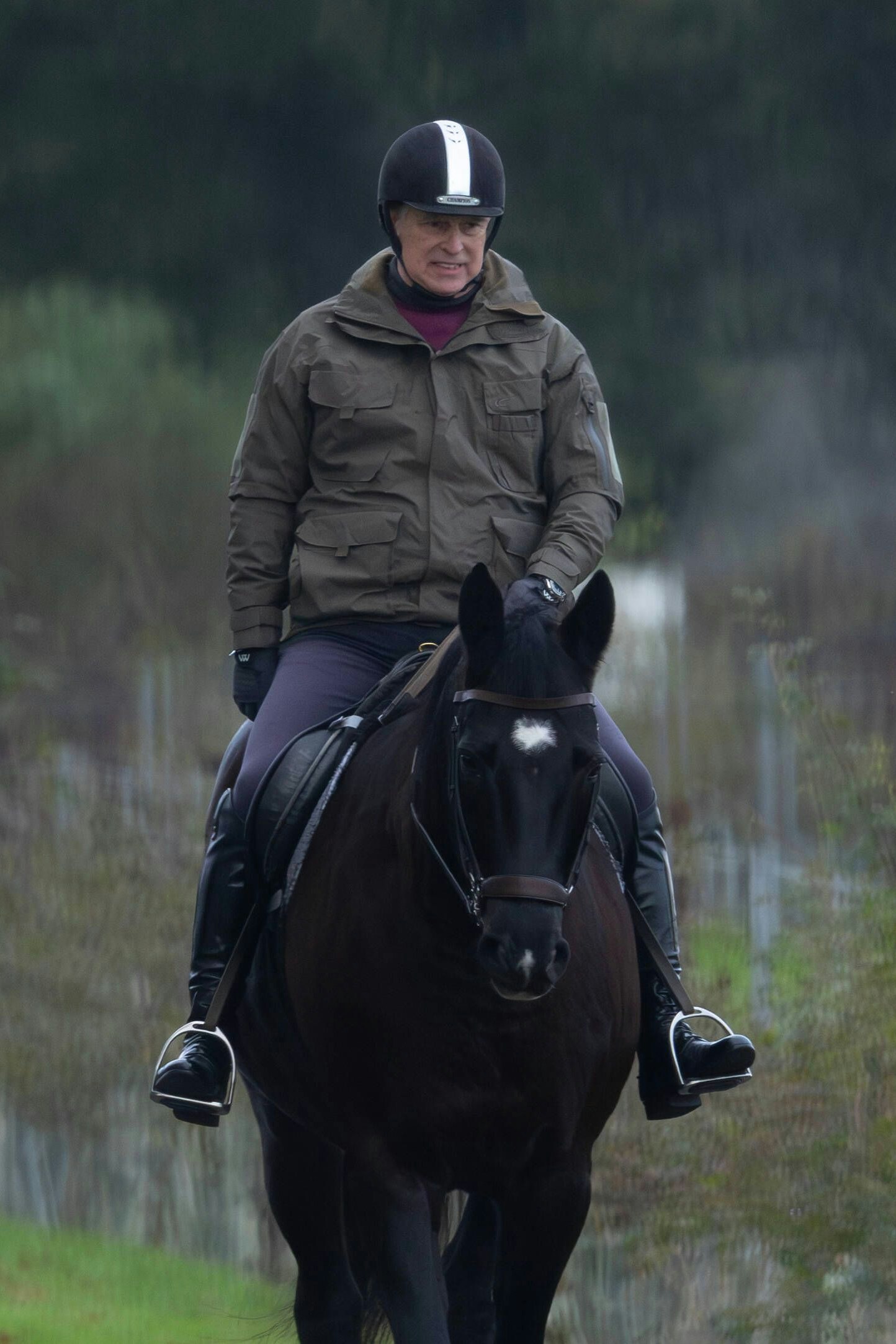 Jüngster öffentlicher Auftritt: Andrew Mountbatten-Windsor bei einem Ausritt im Park von Schloss Windsor am Sonntag, dem 23. November