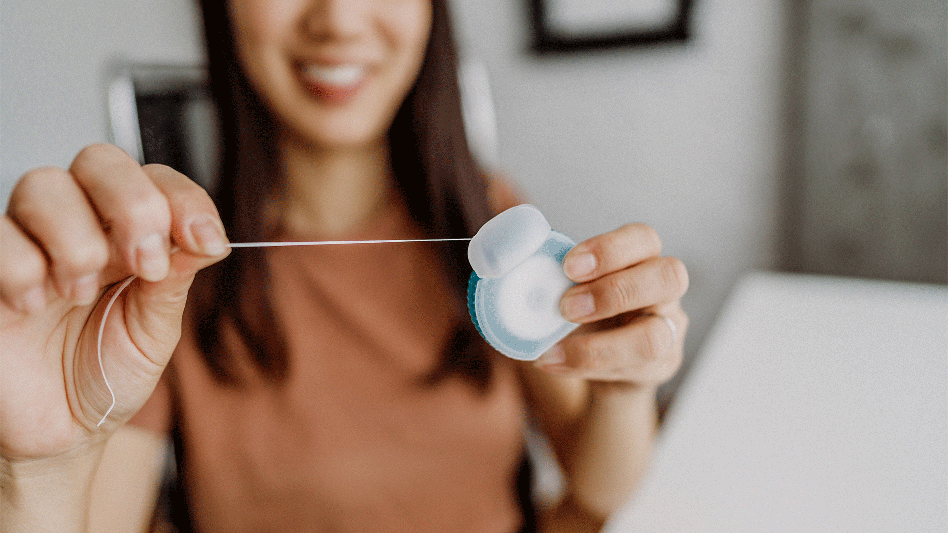 Ein übler Geruch könnte ein Indikator für Karies & Co sein.