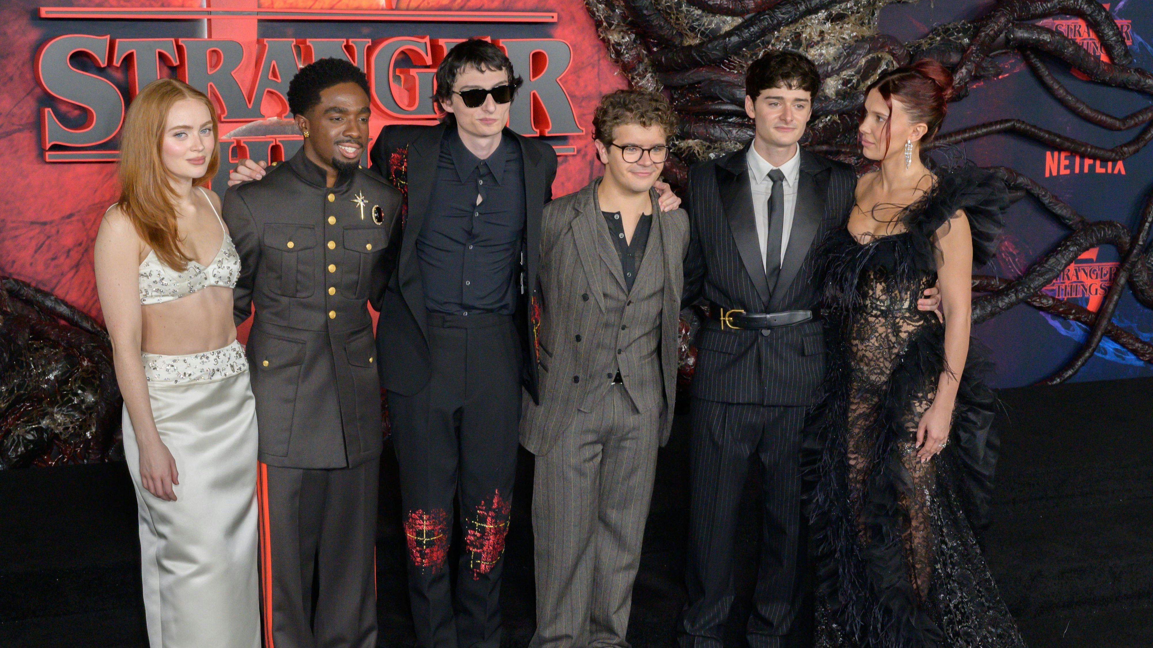 LOS ANGELES, USA November 06, 2025 Sadie Sink, Caleb McLaughlin, Finn Wolfhard, Gaten Matarazzo, Noah Schnapp Millie Bobby Brown at the premiere for Netflix s Stranger Things 5 at the TCL Chinese Theatre Picture Paul Smith Featureflash 450455 2025 11 06 CA Los Angeles PUBLICATIONxNOTxINxFRAxBEL Copyright: xPaulxSmithx/xFeaturesxFlashx/xStarfacex STAR_450455_203