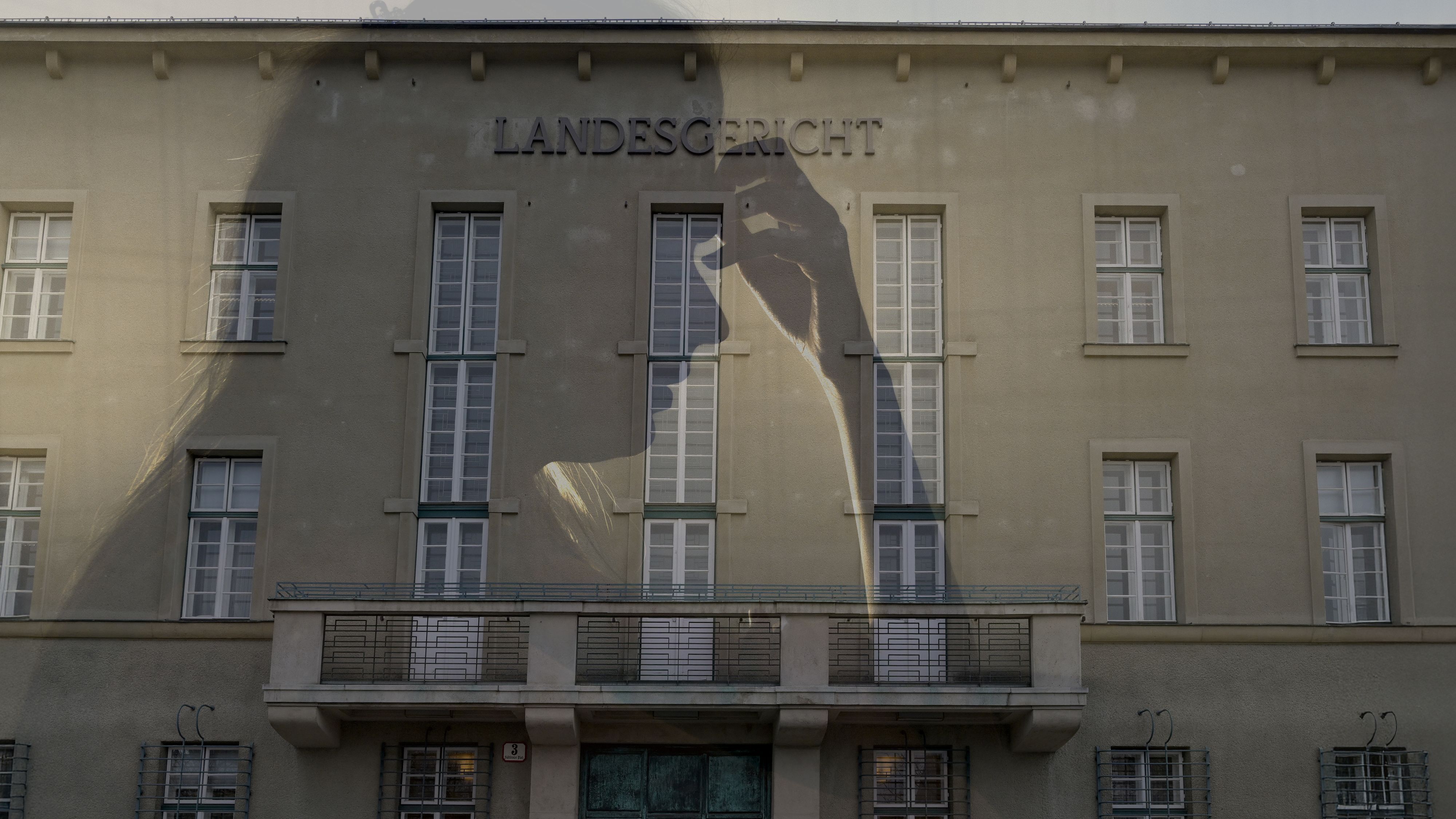 Bei einem Wohnungsbrand in Gmünd starben zwei Kleinkinder. Die Mutter muss sich deswegen vor Gericht verantworten.