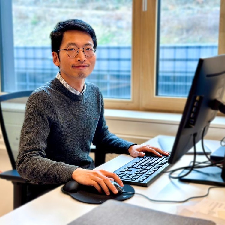 Jiawei Bao ist Klimawissenschaftler und Postdoktorand am Institute of Science and Technology Austria (ISTA). Er nutzt Physik und Mathematik, um grundlegende Fragen der Klimawissenschaft zu untersuchen.