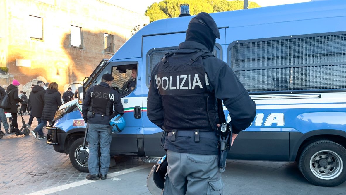 Heute.at - Migranten vergewaltigen Frau (18) vor Augen von Freund