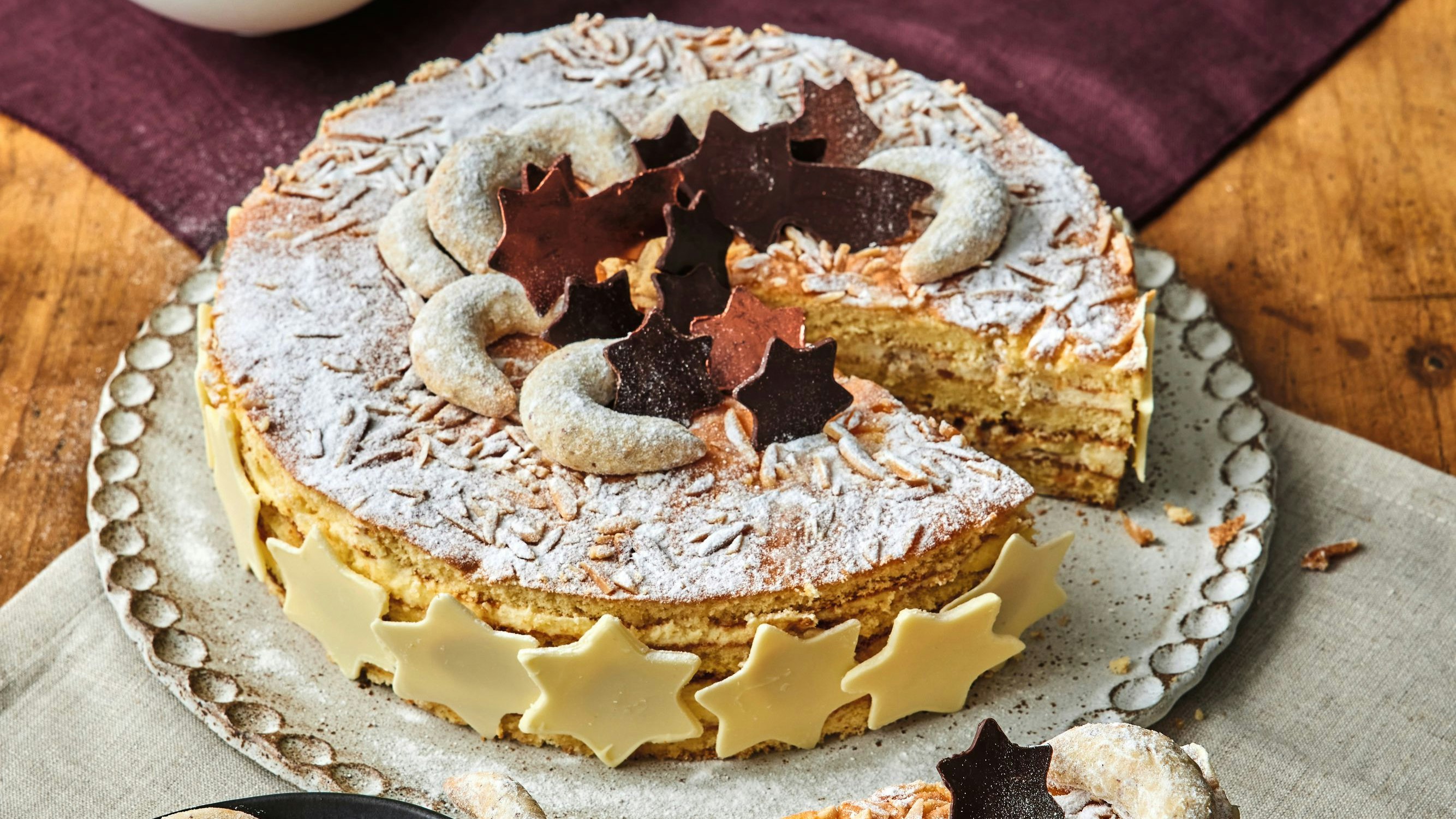 Heute.at - Vanillekipferl-Torte – der Keks-Klassiker mal anders!