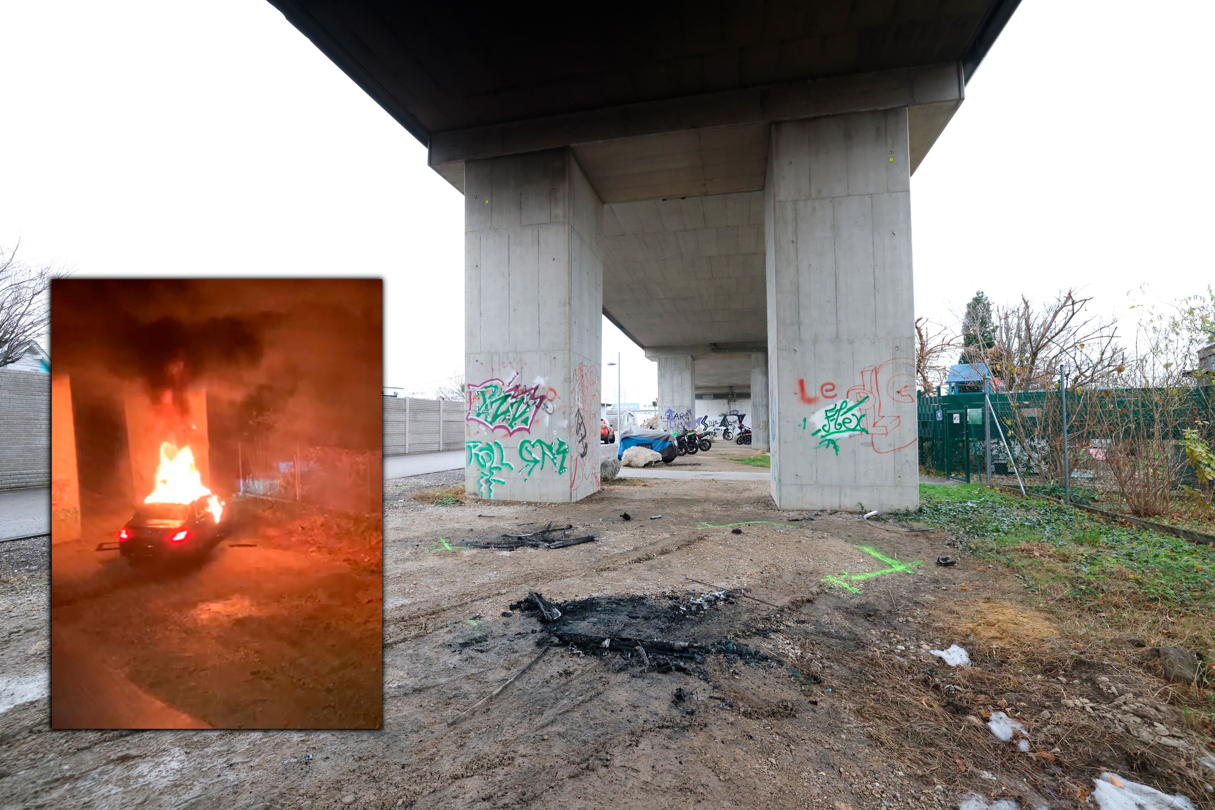 Der Mercedes brannte völlig aus, im Wagen wurde die Leiche eines 21-Jährigen entdeckt.