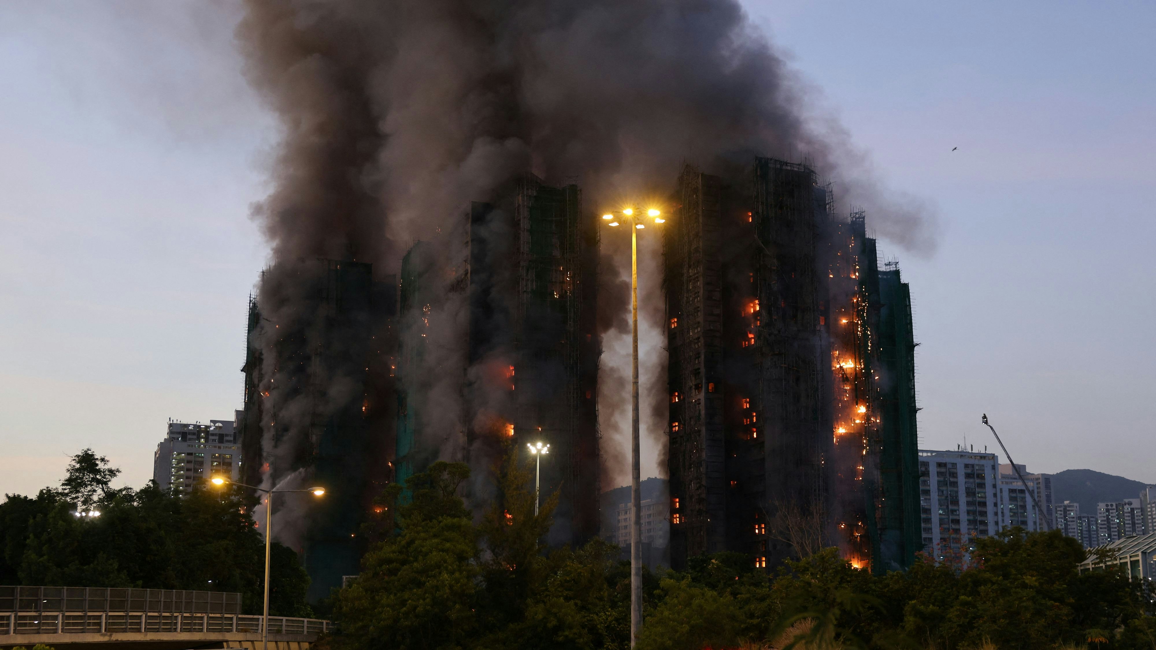 Heute.at - Hochhaus-Horror! 13 Menschen sterben bei Großbrand