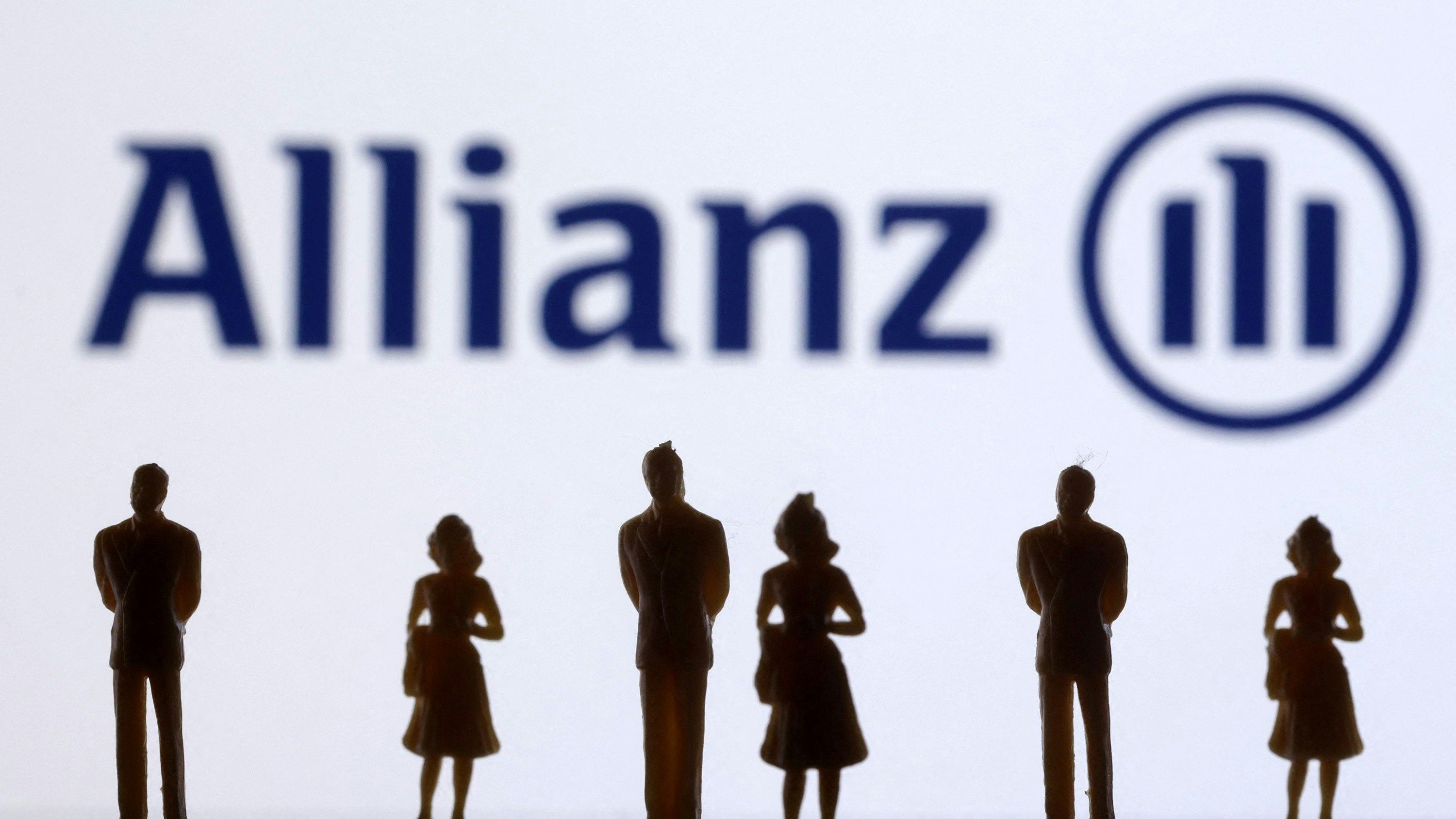 Heute.at - 1.500 Mitarbeiter von Allianz-Tochter bangen um Jobs