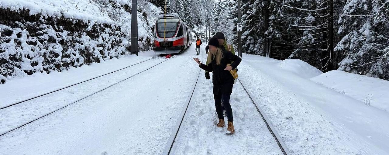 Die Fahrgäste mussten 1,2 Kilometer zu Fuß marschieren.