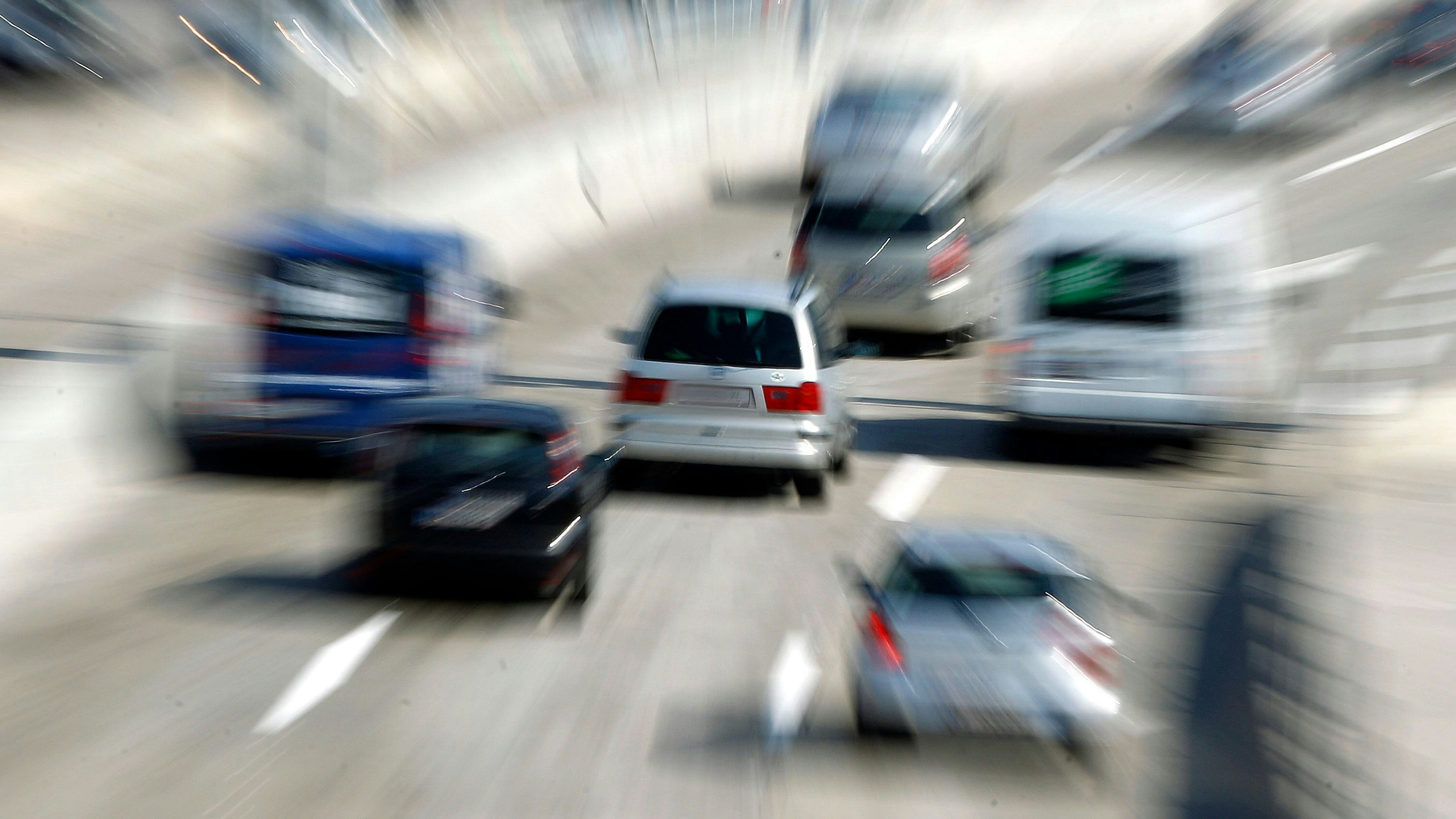 Heute.at - Tangenten-Raser (18) kracht mit Freunden in Betonwand