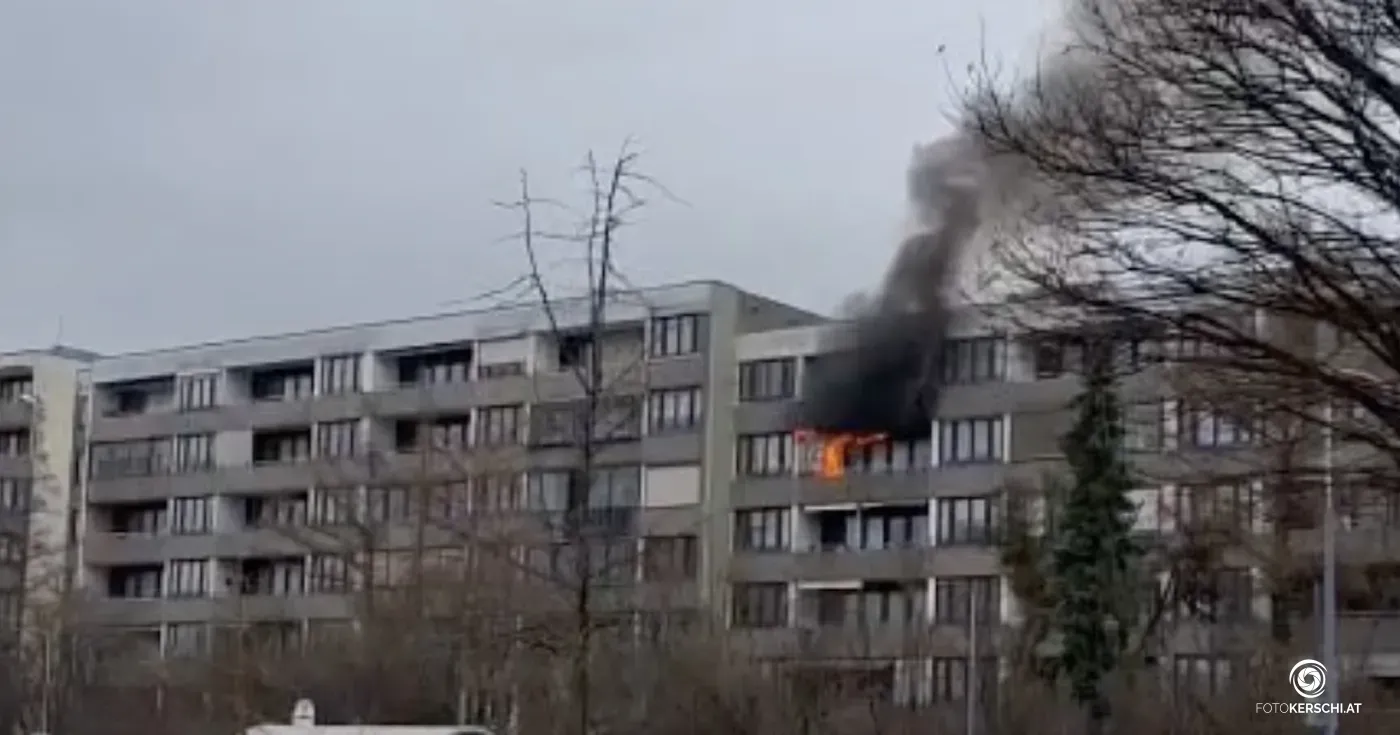 Die Flammen schlugen aus einer Wohnung in der Rudolf-Diesel-Straße in Steyr.