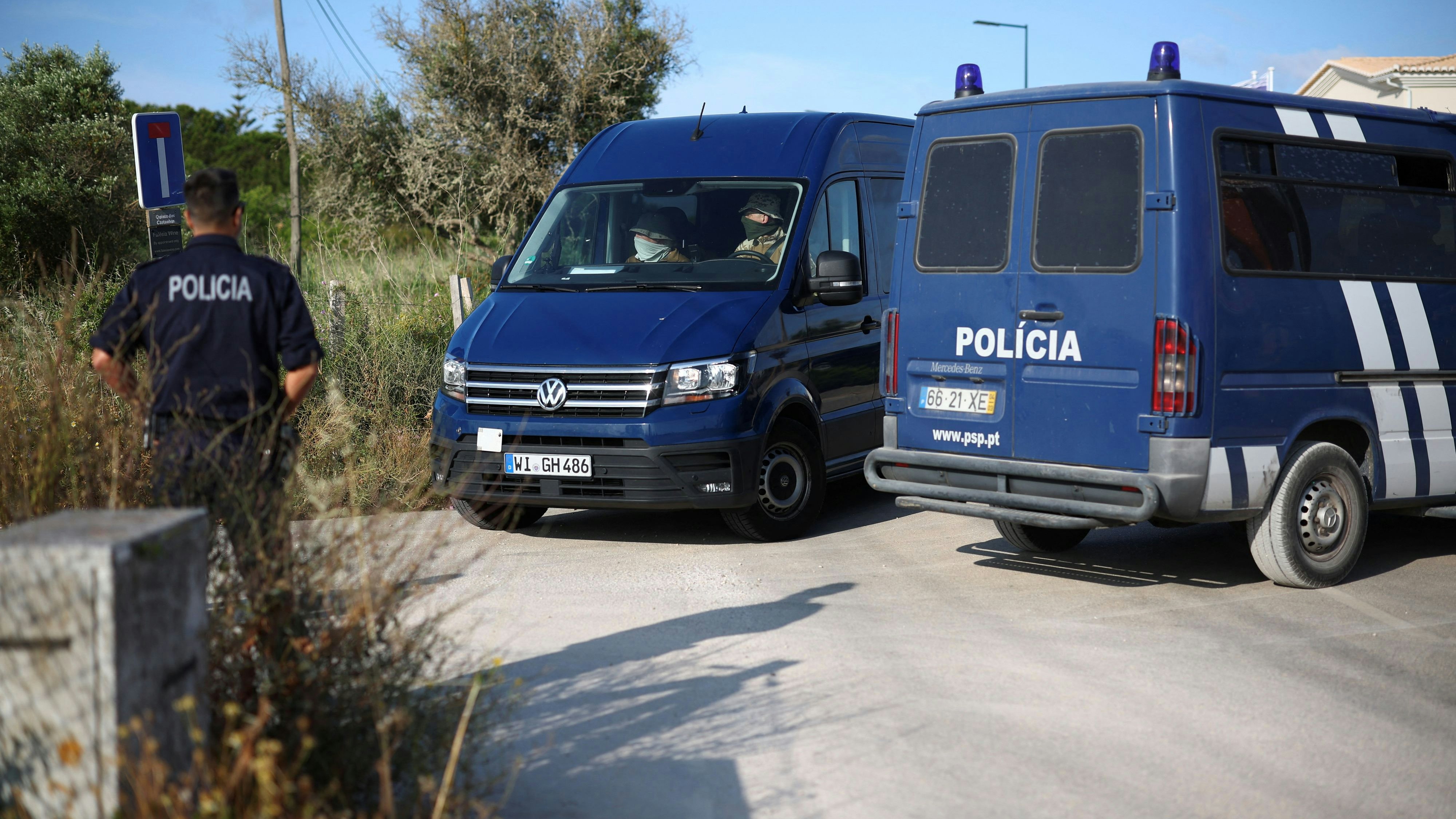 Heute.at - Migranten brutal ausgebeutet! Elf Polizisten verhaftet