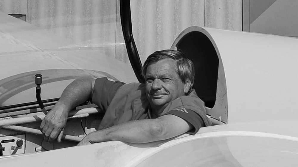 Heute.at - Fliegerlegende verstorben: Region trauert um Pionier