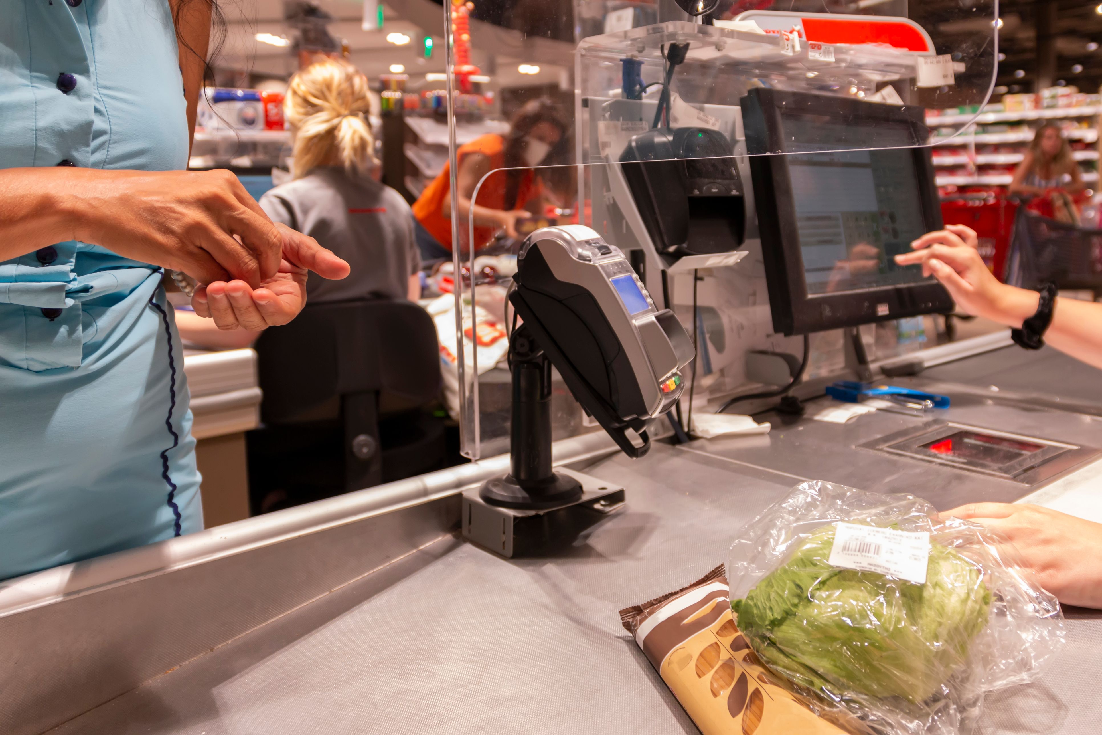 Einzelhändler sollen künftig Bargeldabhebungen zwischen 100 und 150 Euro ermöglichen können.