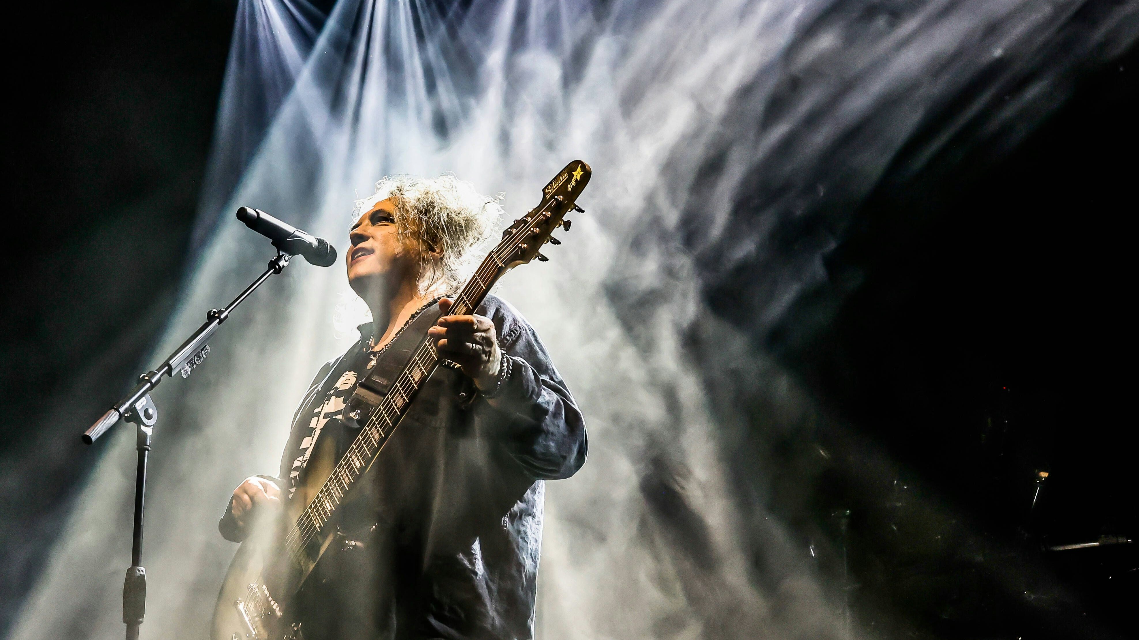 Heute.at - The Cure spielen in Wiener Kinosaal auf