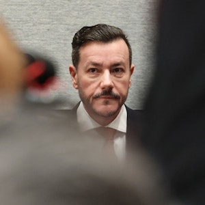 Wie die Staatsanwaltschaft 4 Luxus-Anzüge von Renè Benko fand