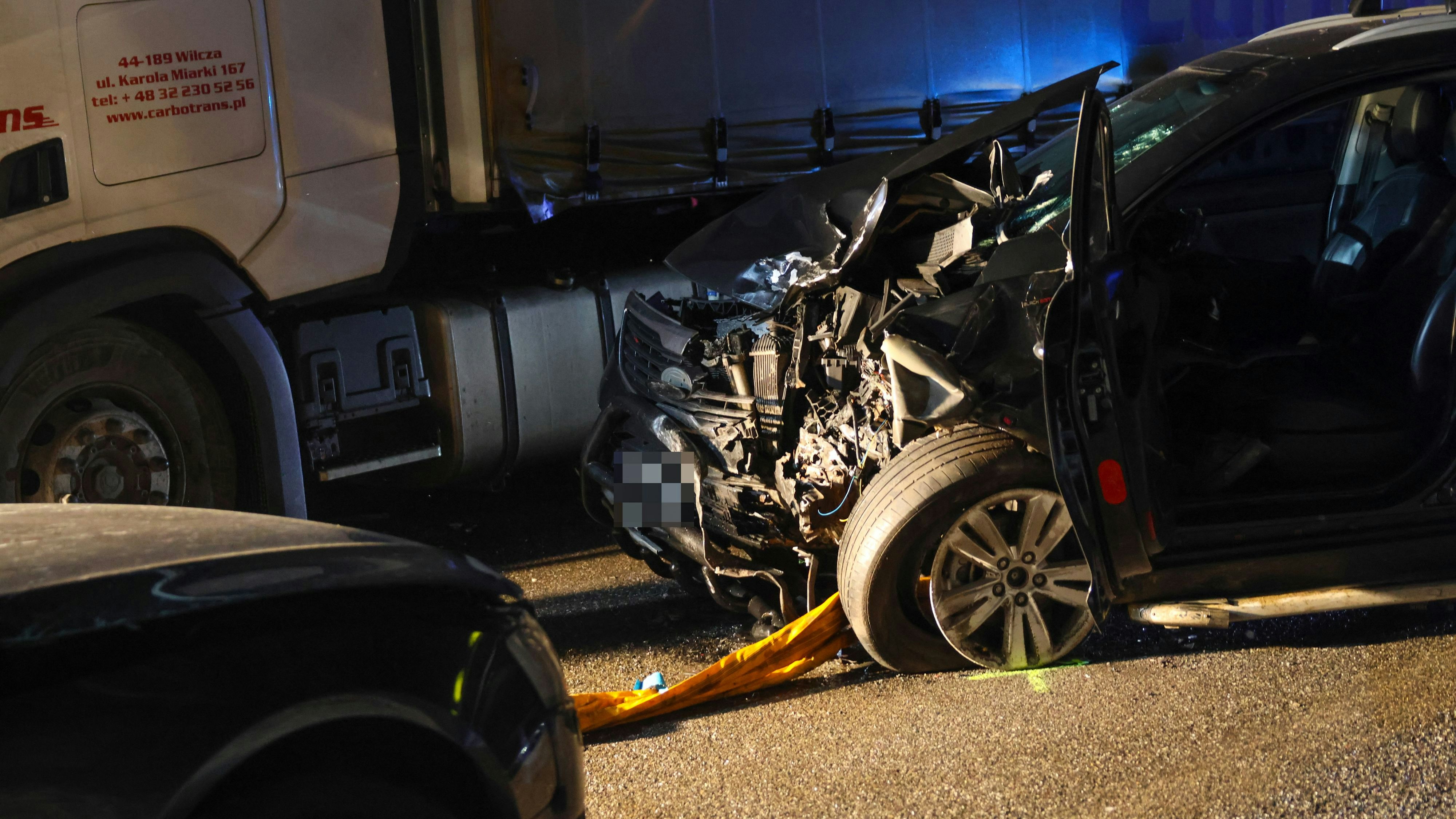 Mehrere Fahrzeuge waren in den Crash involviert.