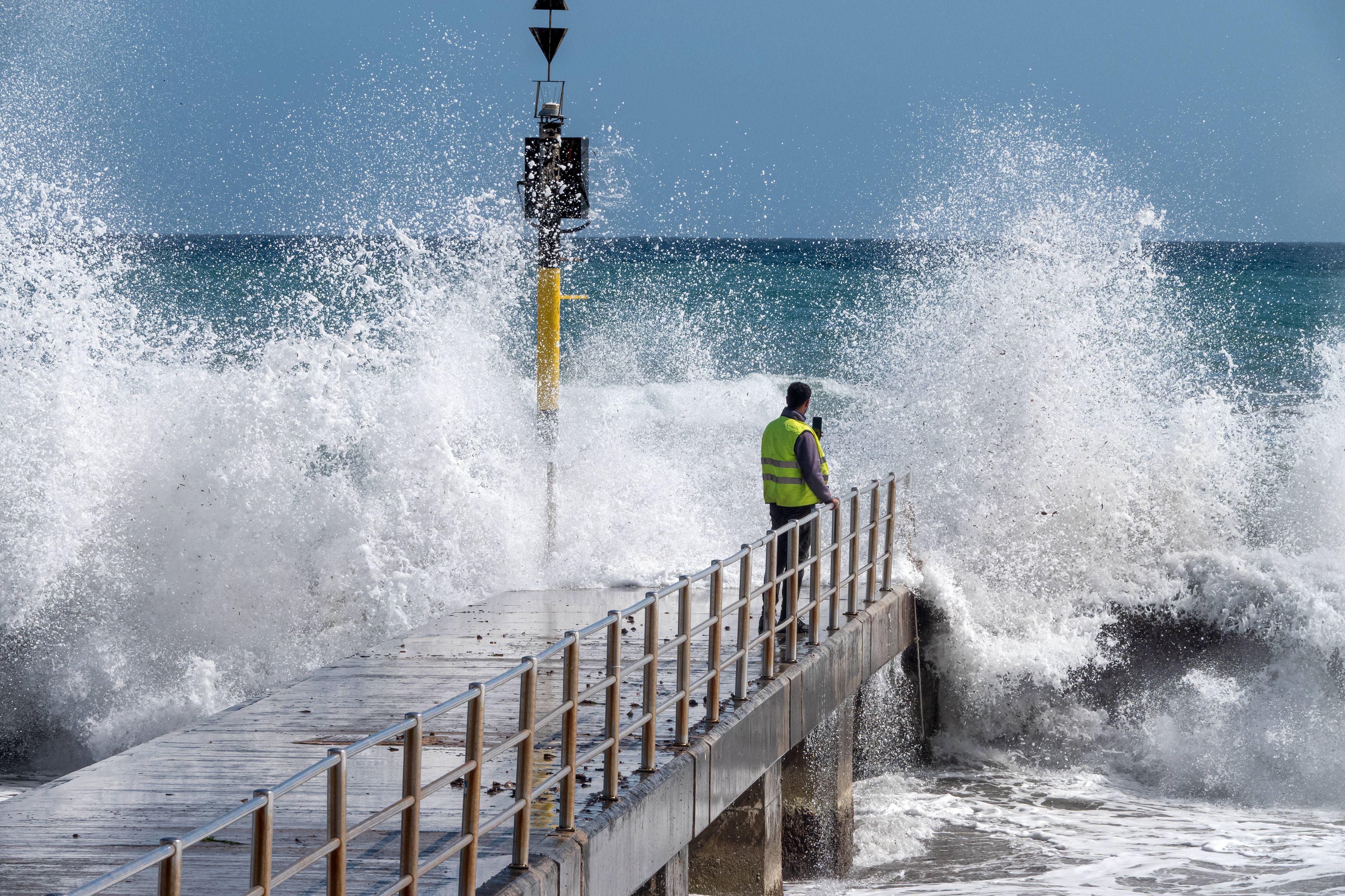 Heute.at - Bis 12 Meter hoch: Mallorca zittert vor Monsterwellen