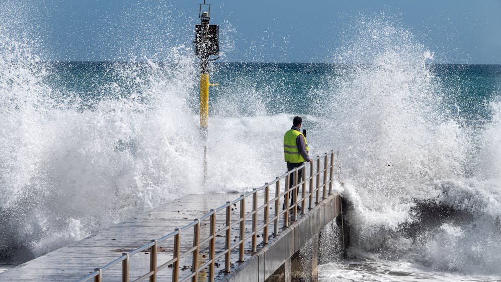 Heute.at - Bis 12 Meter hoch: Mallorca zittert vor Monsterwellen
