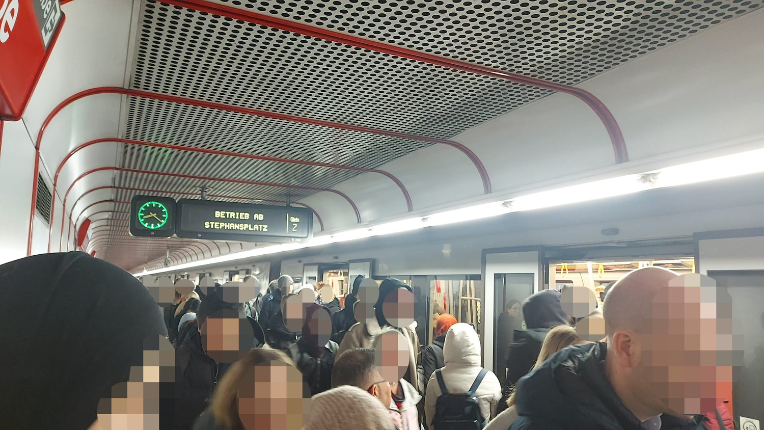 Heute.at - Öffi-Chaos im Wiener Morgenverkehr – U1 fällt aus