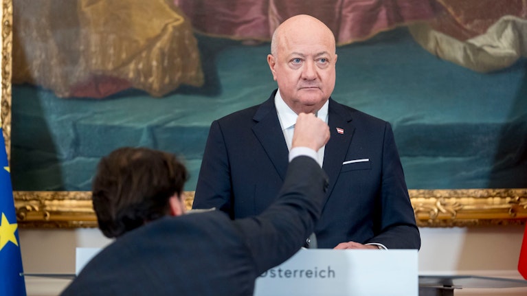 Die Regierung steht (wieder einmal) vor entscheidenden Tagen. Warum bei der Deregulierung ausgerechnet das Auto-Pickerl für Unfallgefahr sorgt. Wieso das Ampel-System ein Comeback feierte. Und welche Geisterfahrten es diese Woche sonst so gab.