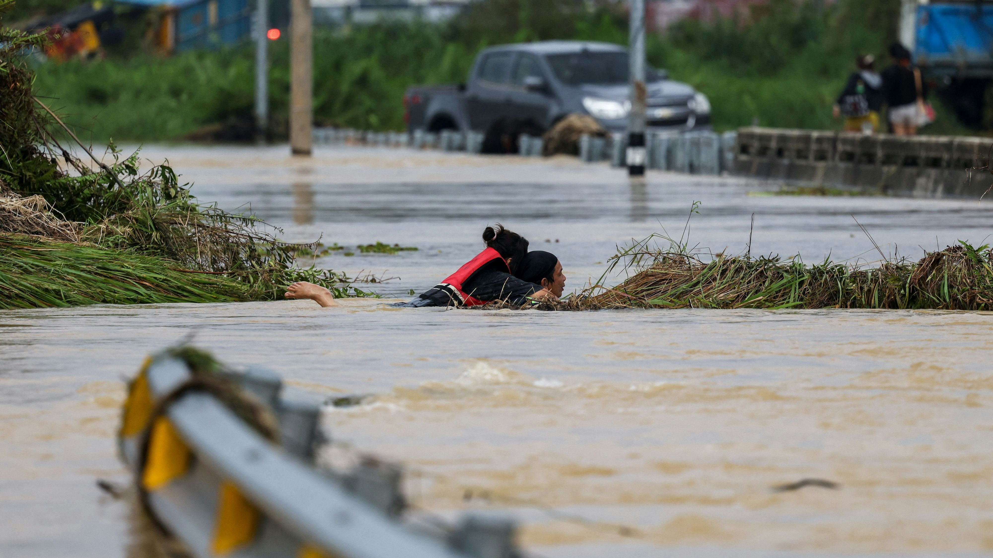 Heute.at - Mindestens 145 Tote bei Überflutungen in Thailand