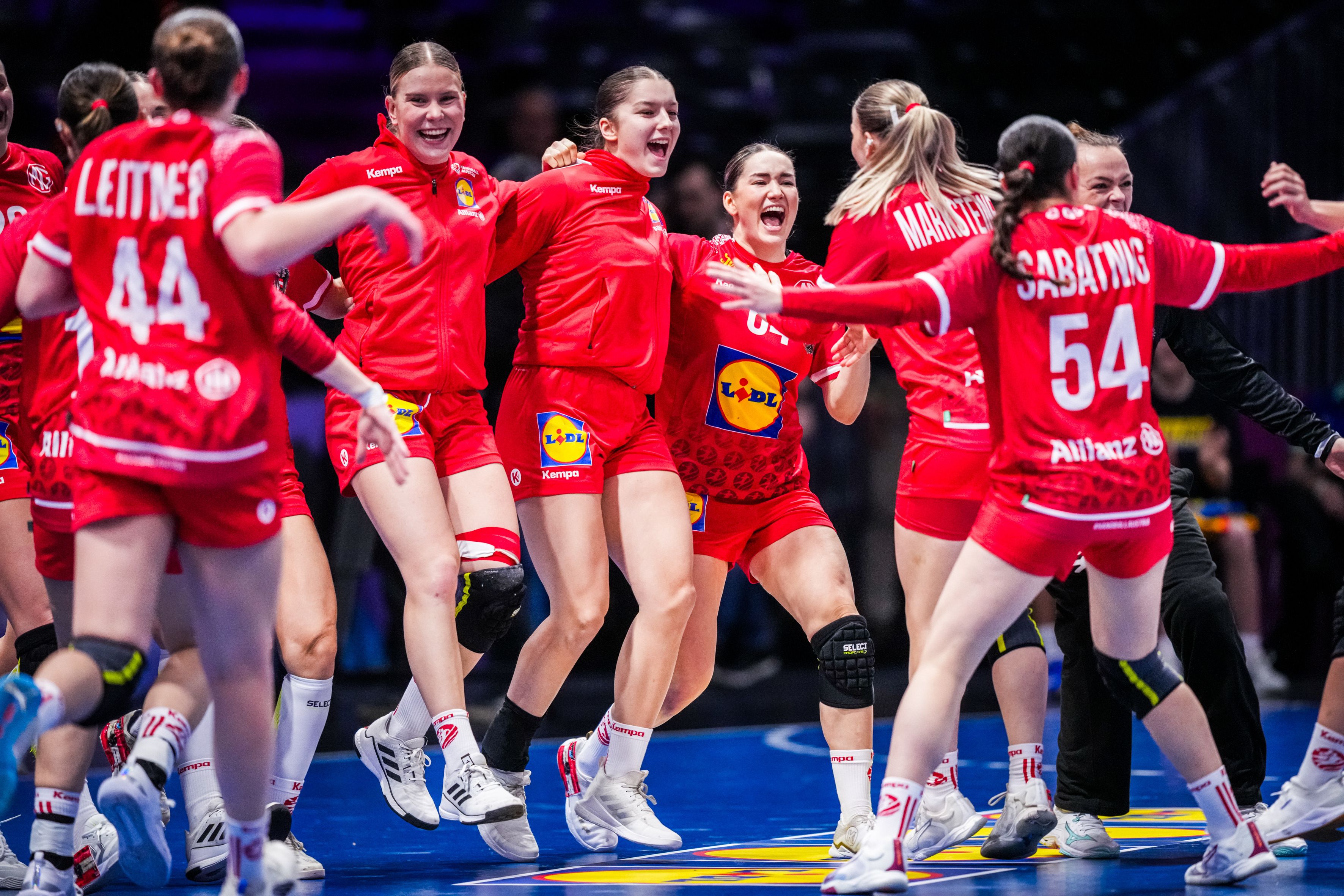 Die Österreicherinnen jubeln.