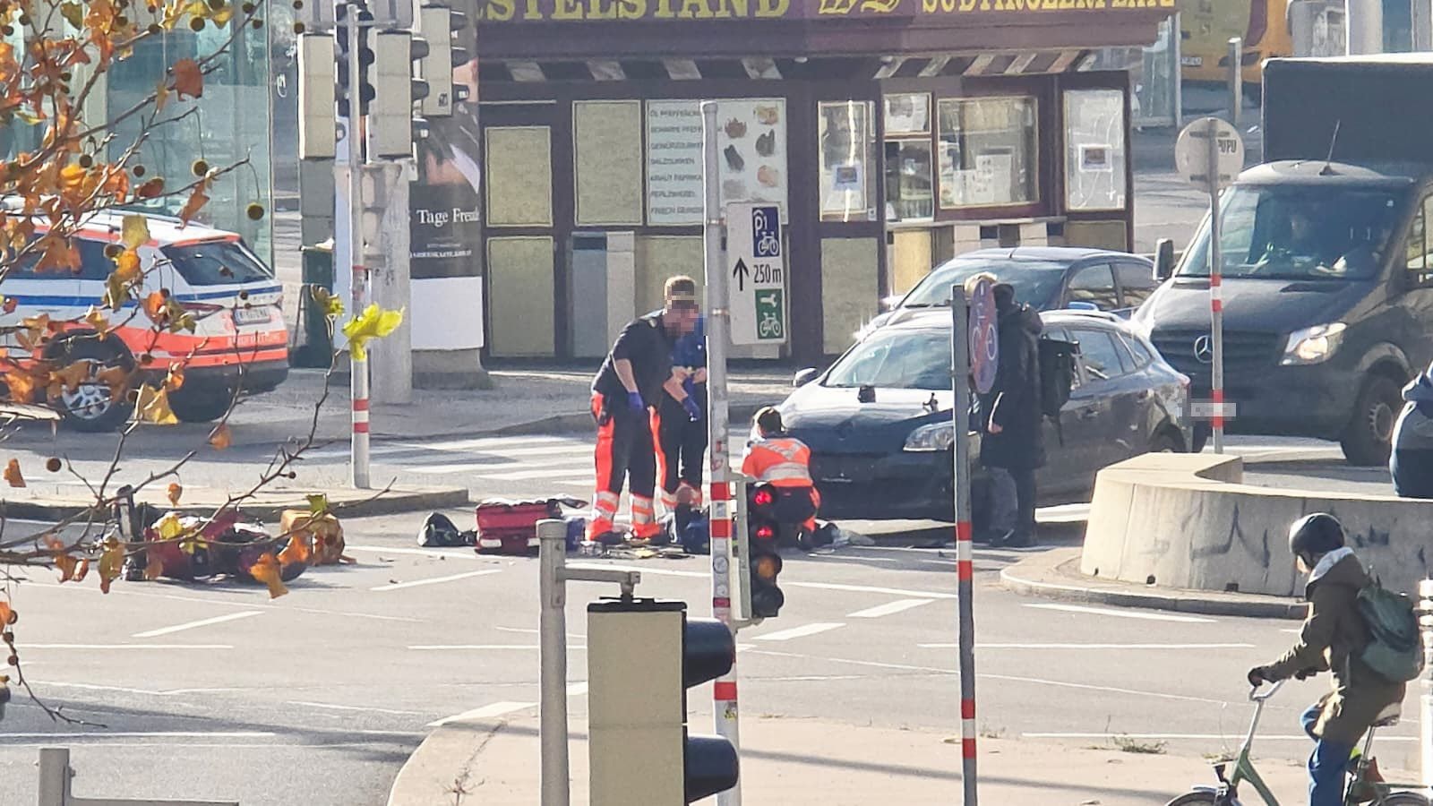 Heute.at - E-Scooter-Fahrer von Pkw erfasst und schwer verletzt