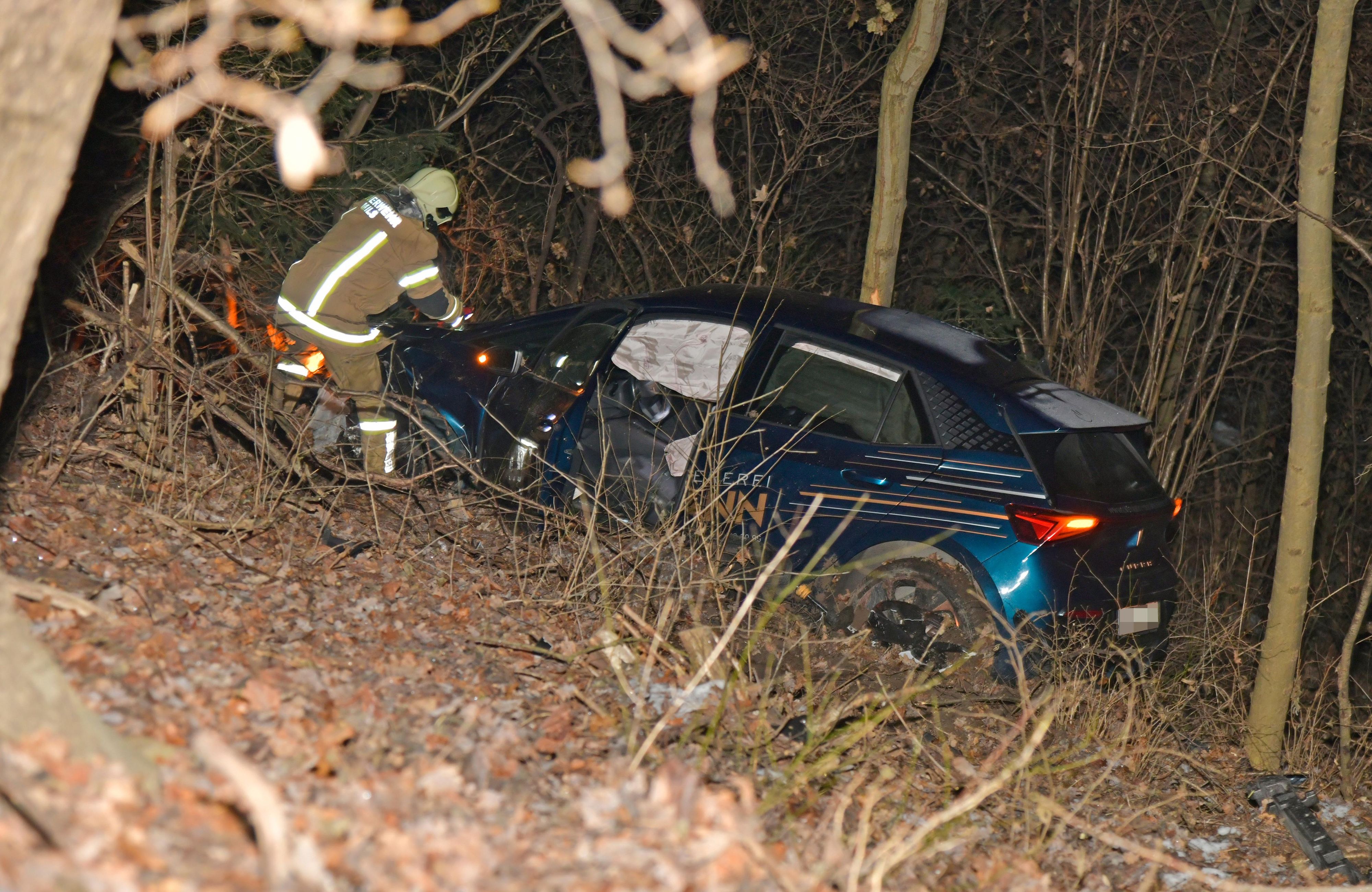 Die verletzten Autoinsassen wurden in ein Krankenhaus gebracht.