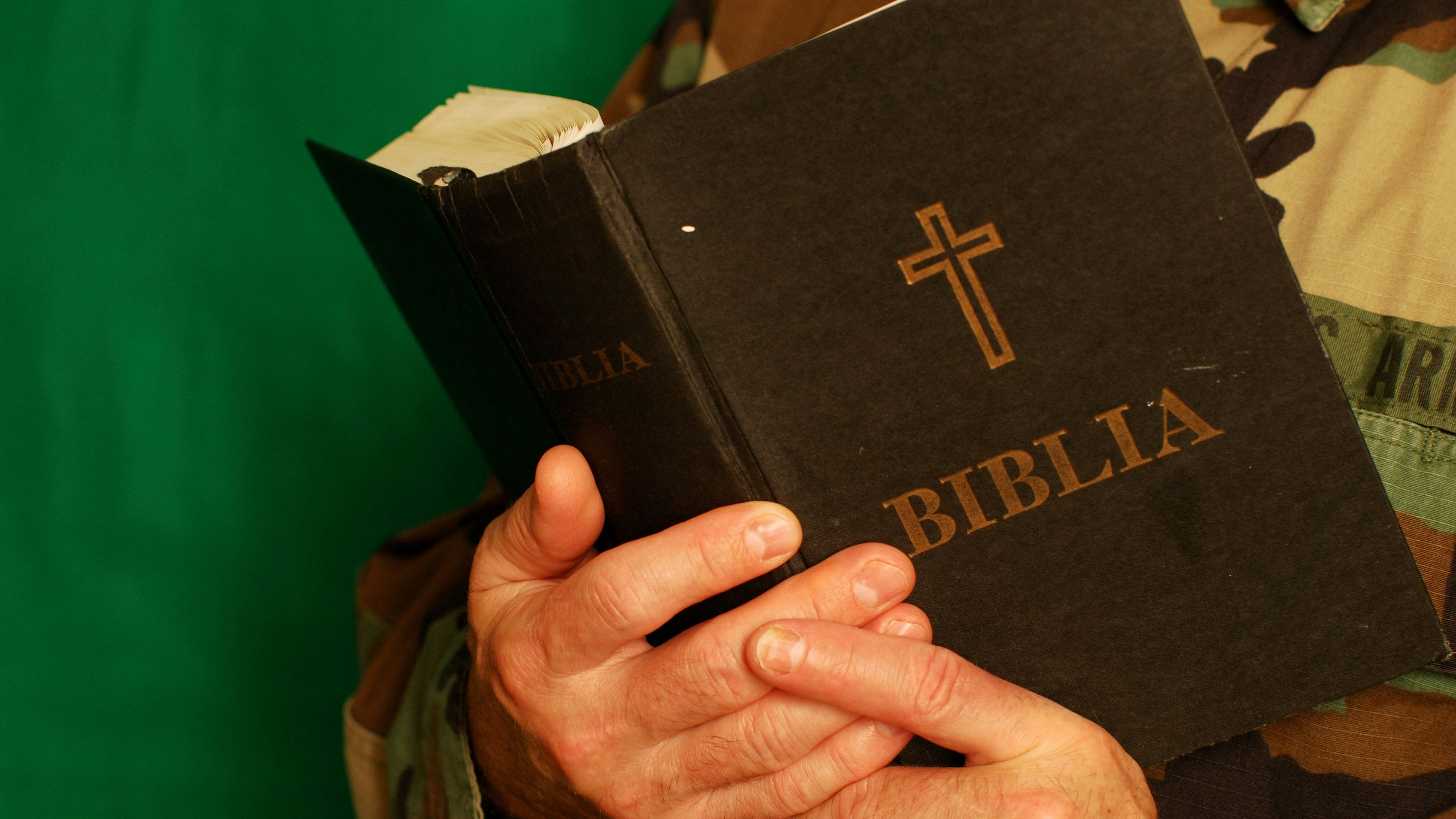 Heute.at - Nichtreligiöser Seelsorger im Militär – Woke-Debatte tobt