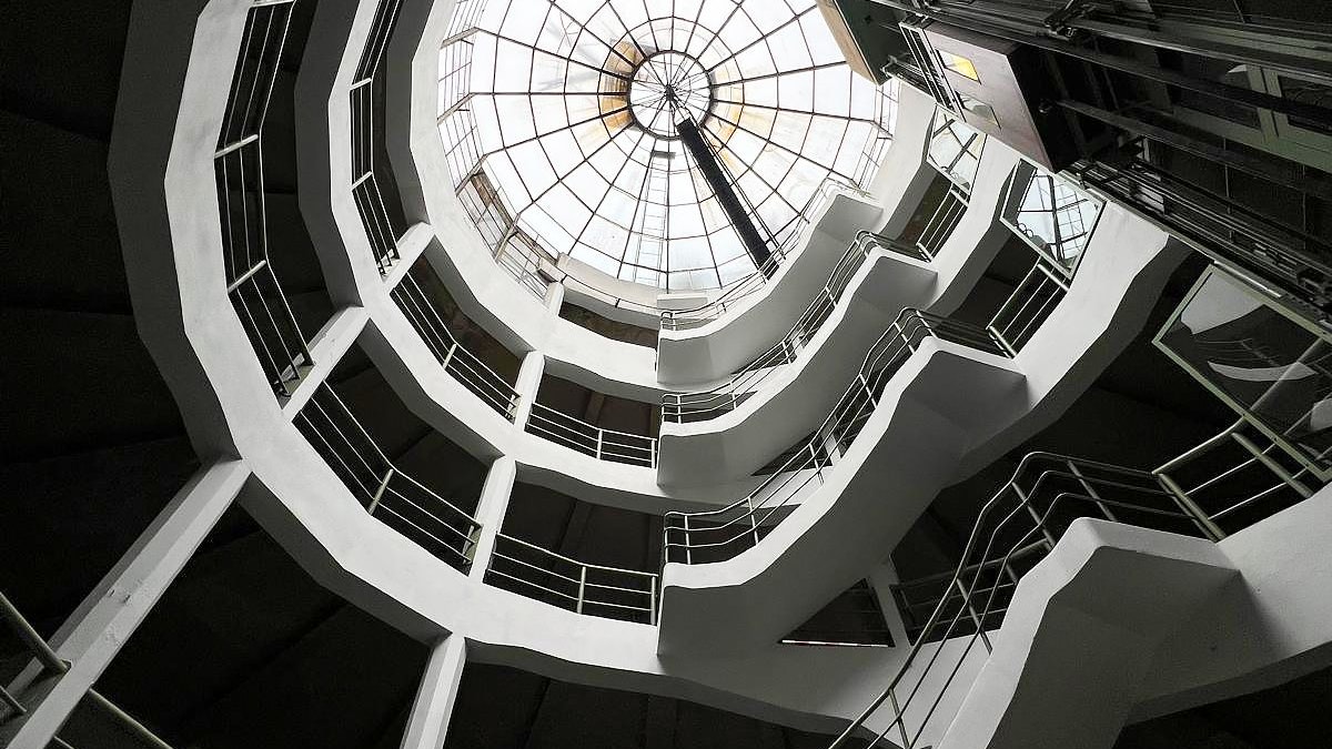 Das in den 1930er Jahren zu einer Turmgarage mit 442 Stellplätzen ausgebaute Bauwerk zählt zu den ersten Tageslichtgaragen Wiens und zu den größten und ältesten seiner Art in Europa.