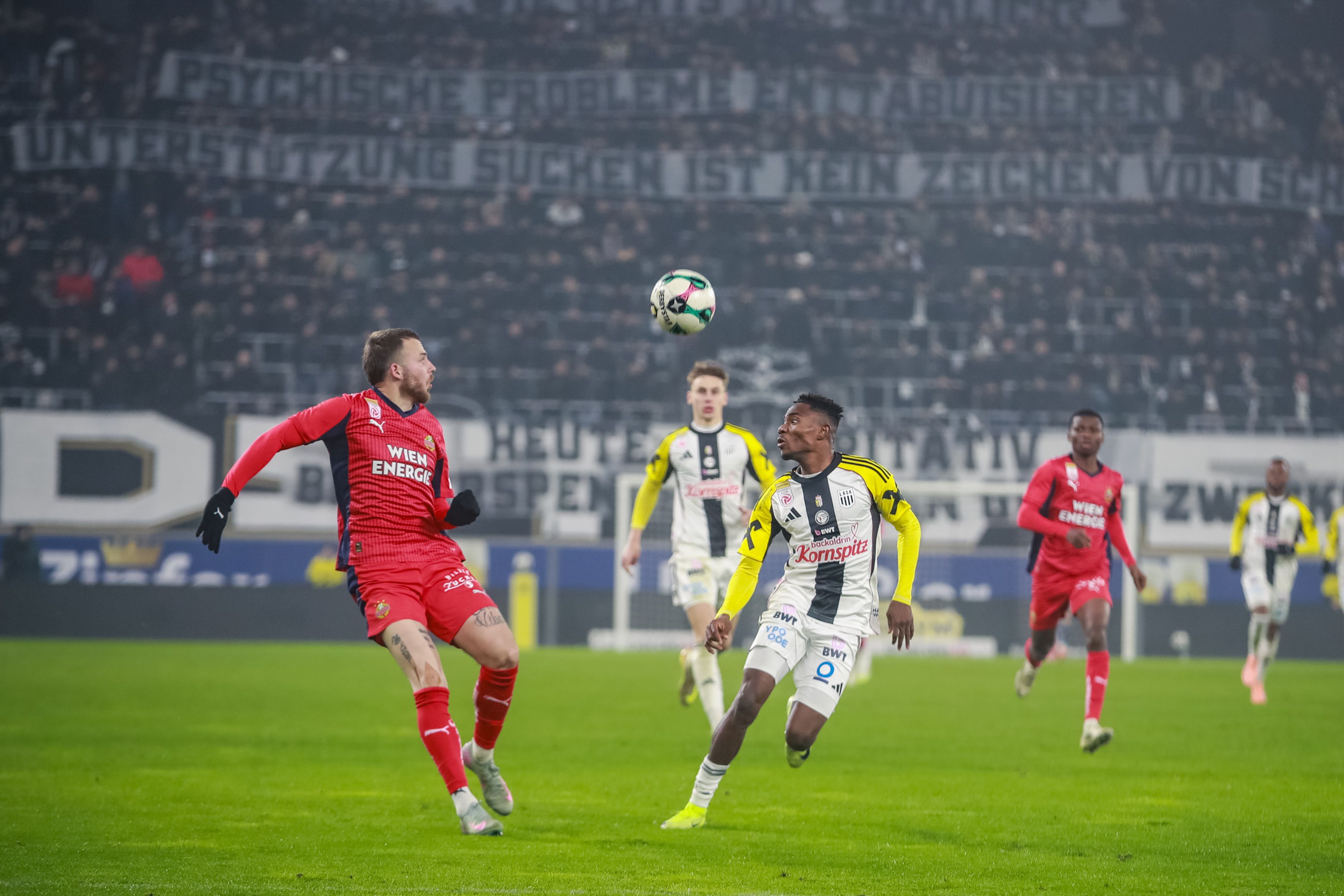 Jannes Horn hatte gegen Moses Usor einen schweren Stand.