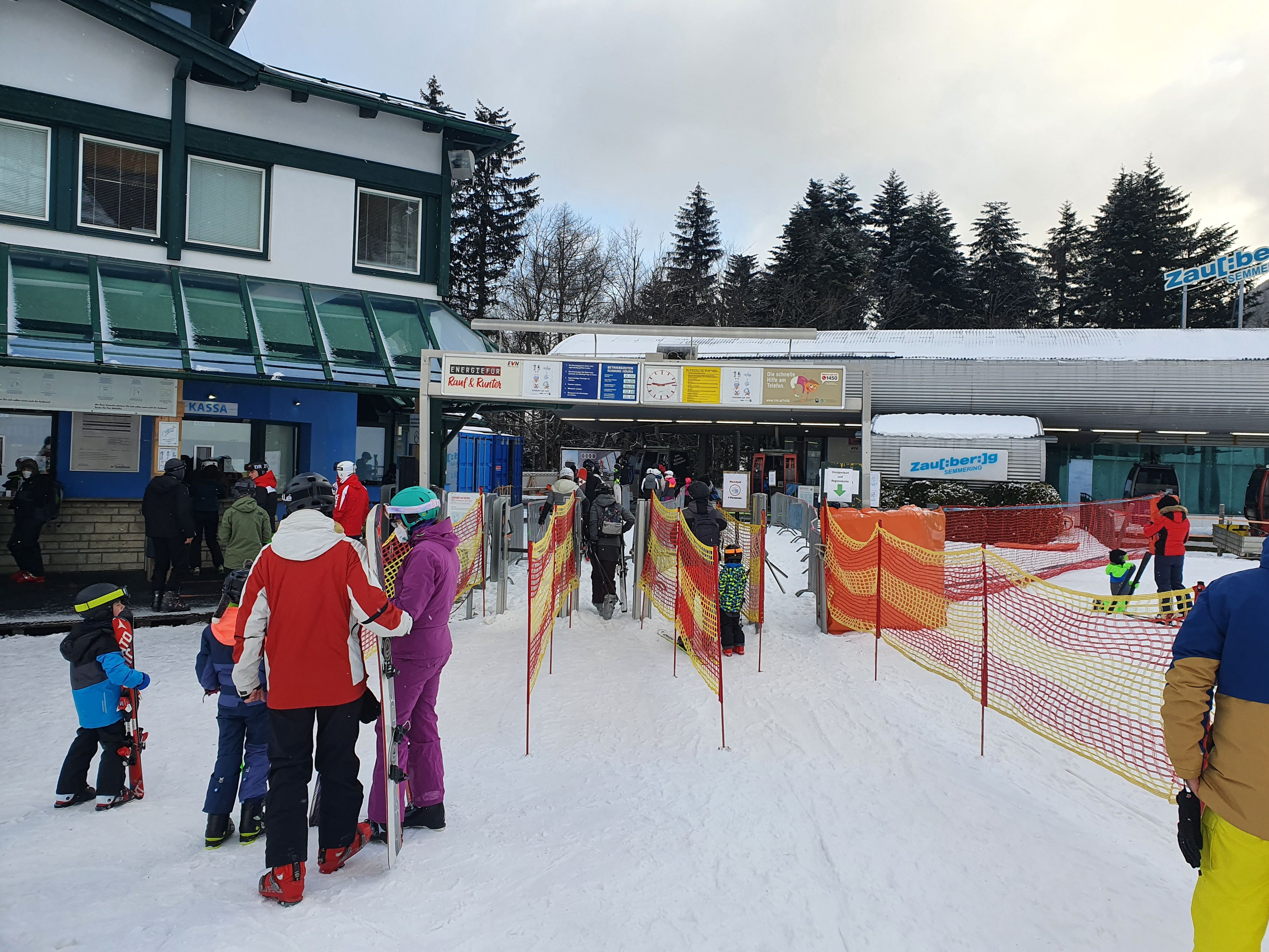 Das Skigebiet Semmering (Bezirk Neunkirchen) feiert dieses Jahr einen frühen Saisonstart.