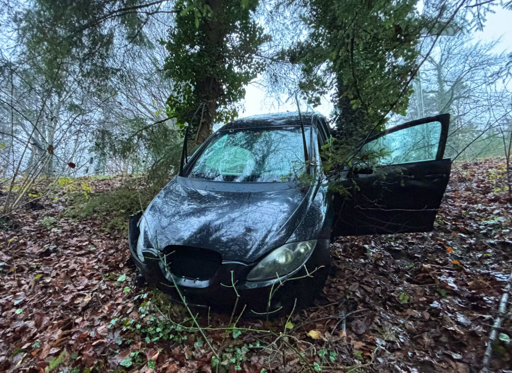 Der Unfallverursacher (27) entfernte sich zu Fuß von der Unfallstelle.