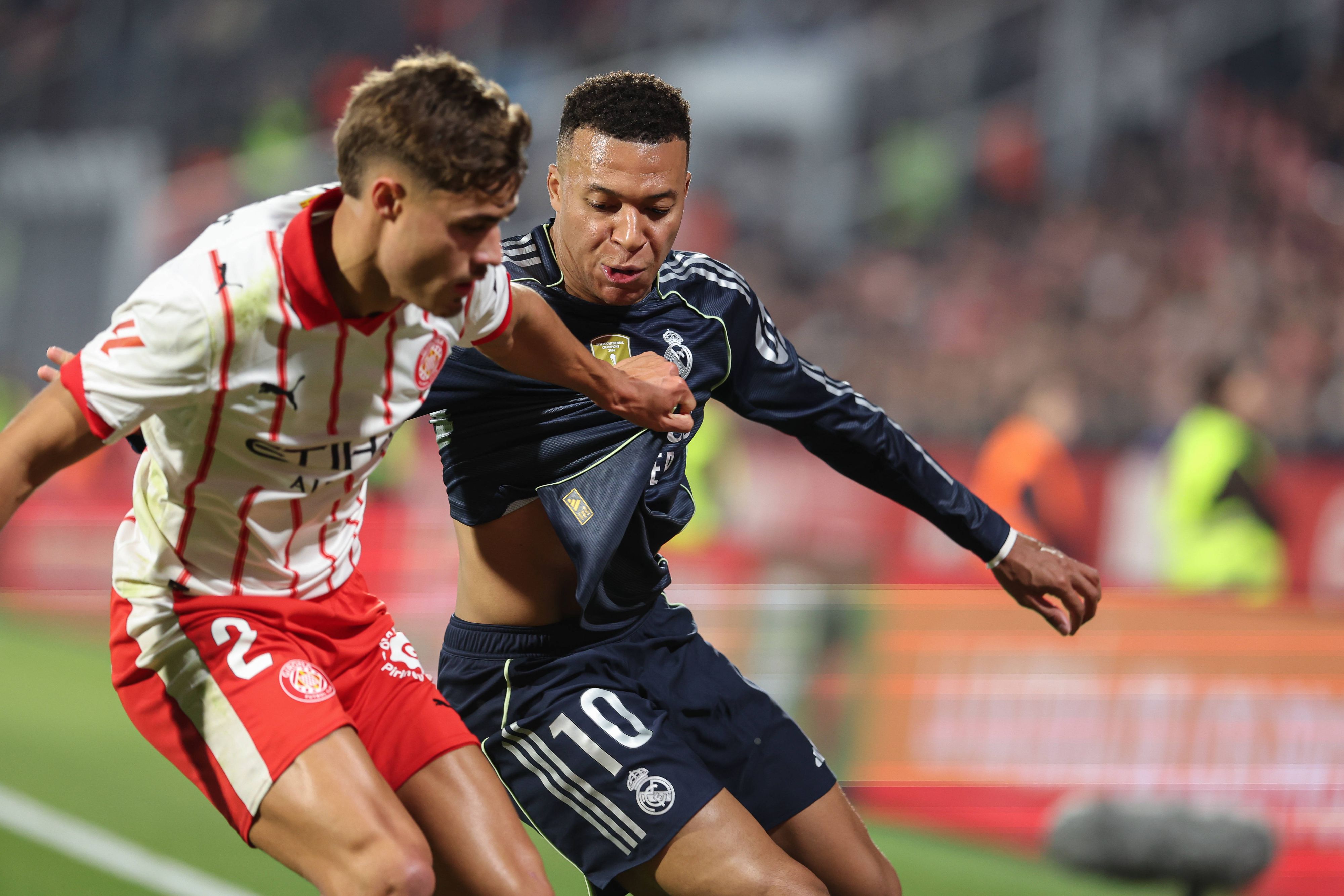 Kylian Mbappe im Zweikampf.