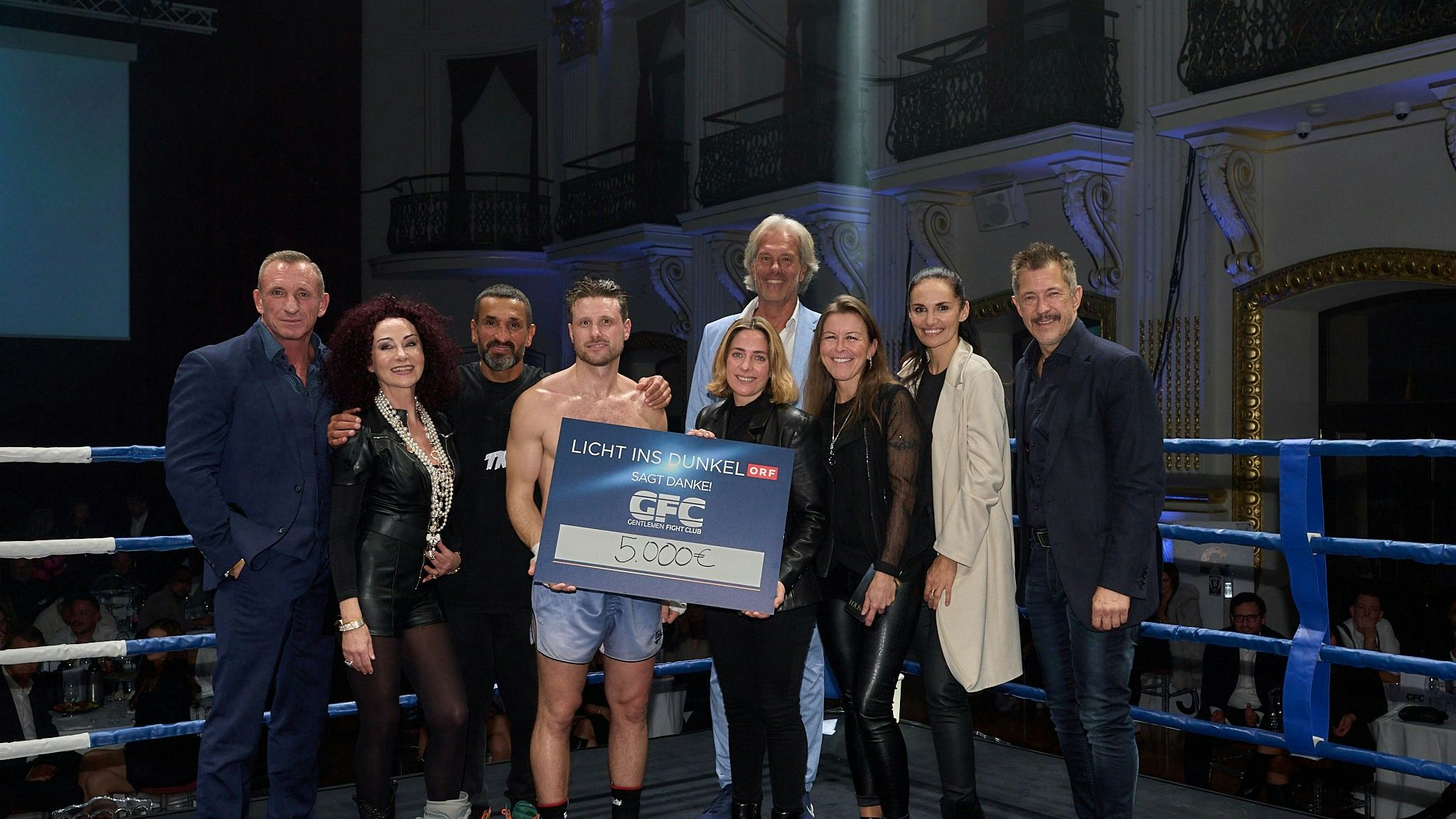 Heute.at - Mausi Lugners nächstes Ziel: Ich werde zur Boxmaus!