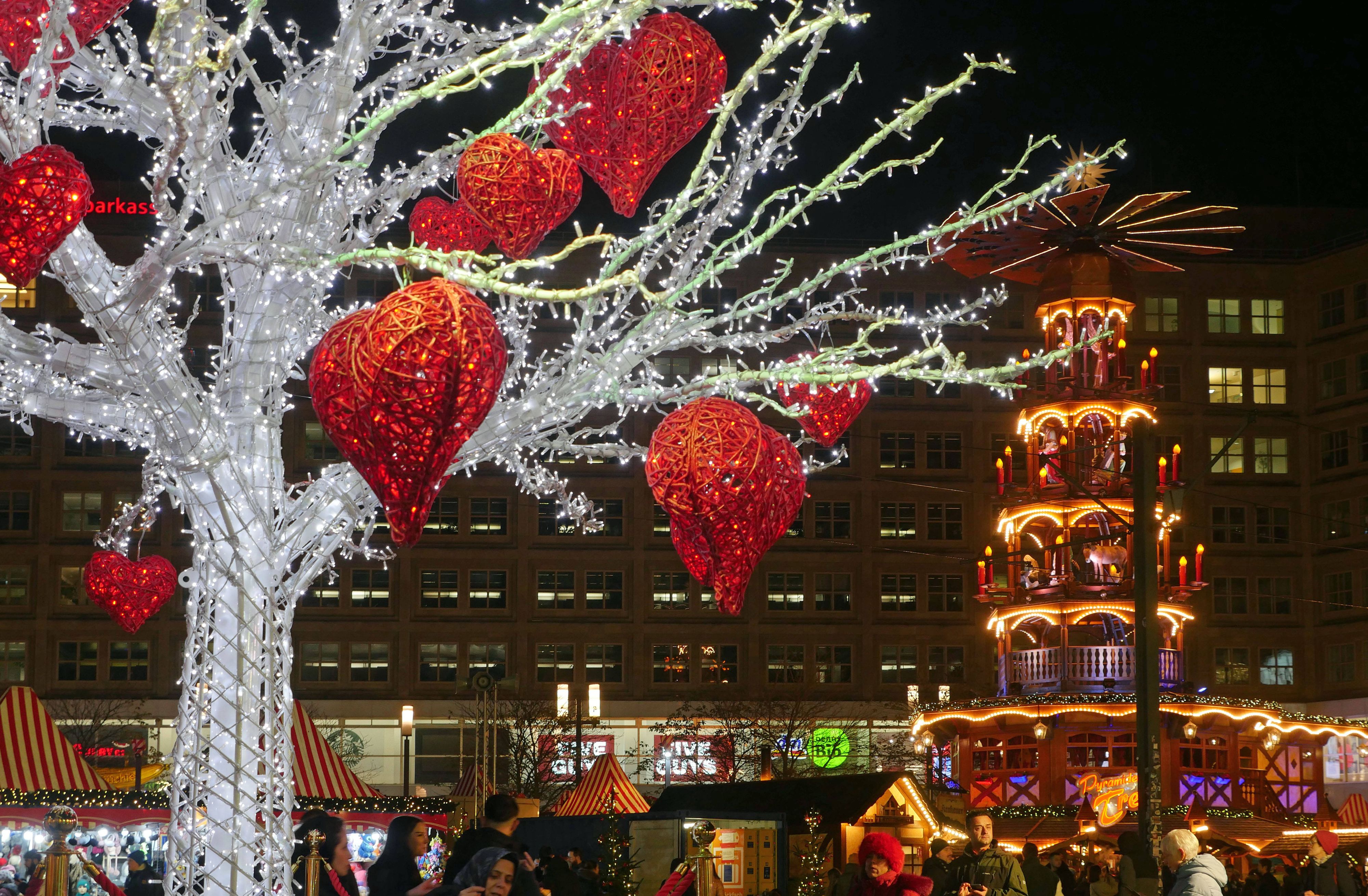 Beim Berliner Weihnachtsmarkt am Alexanderplatz gibt es Aufregung um einen Stand. Symbolbild.