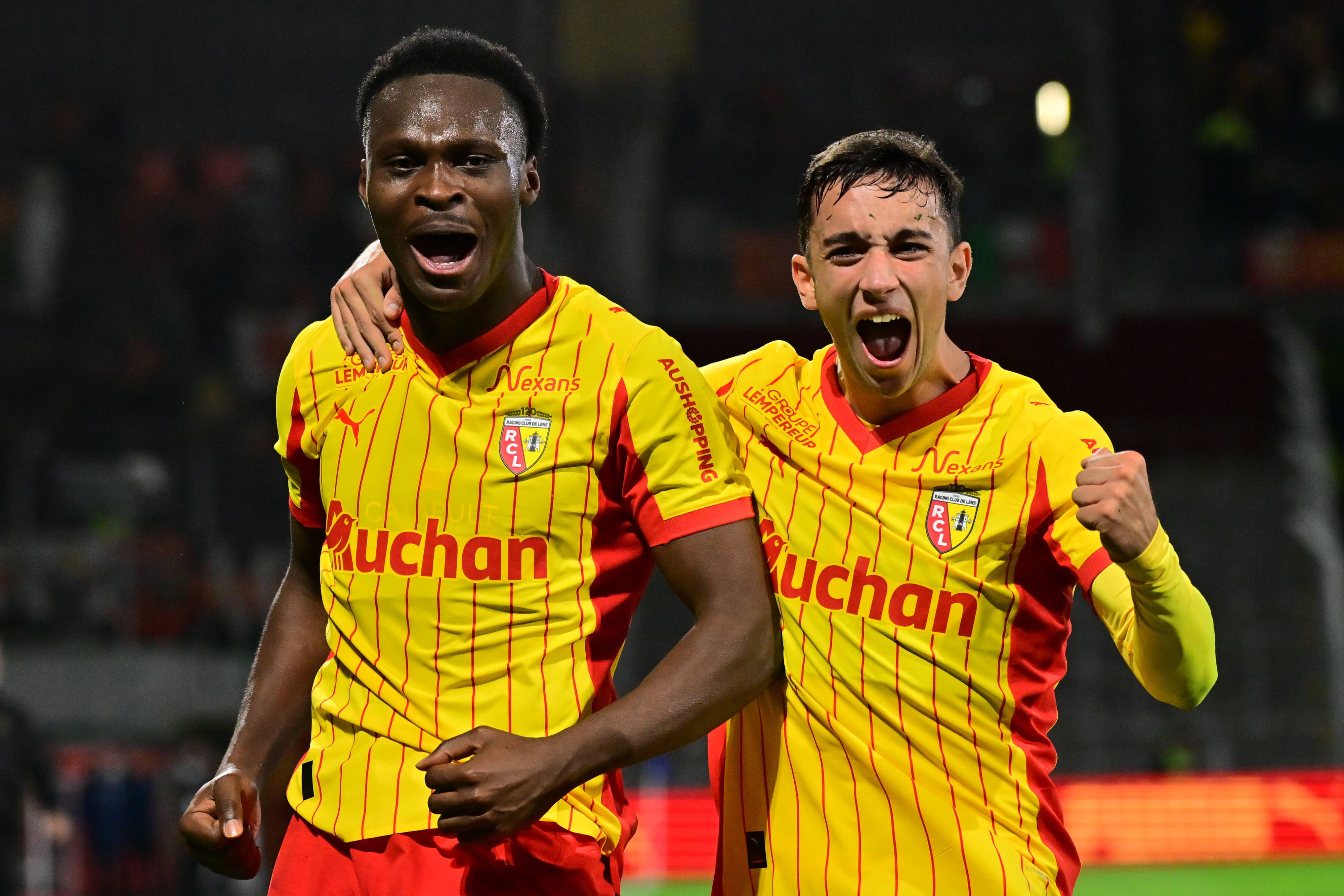 Samson Baidoo mit Teamkollege Andrija Bulatovic. 