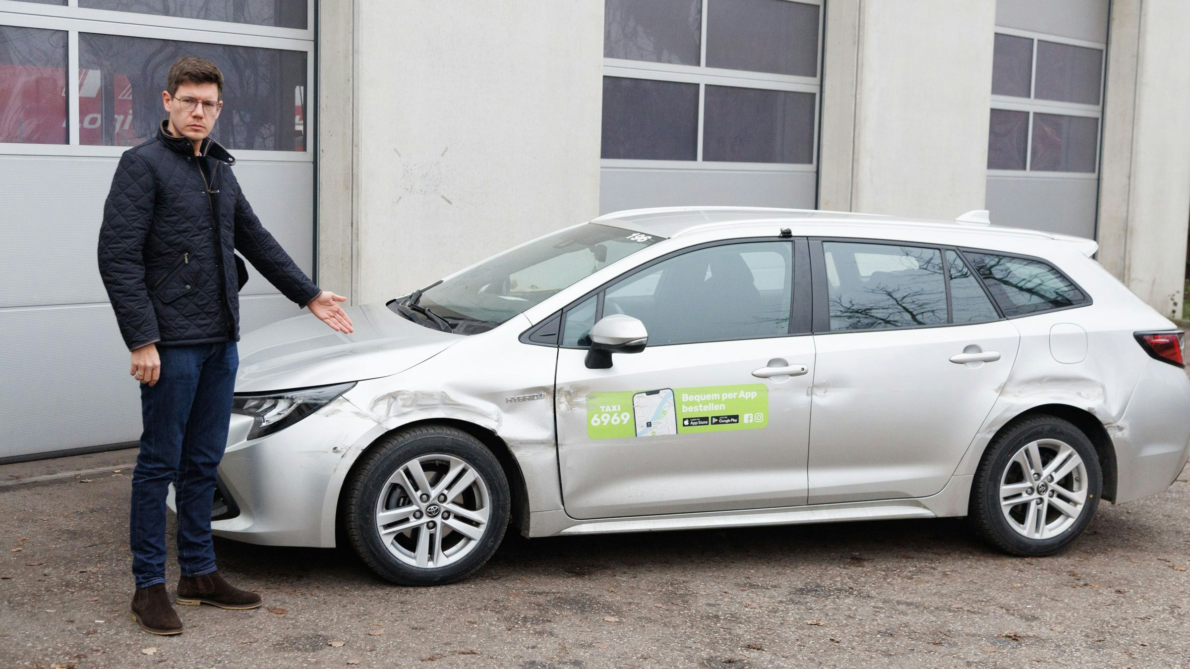 Heute.at - Taxi nach Unfall ruiniert: Zahle 1.000 Euro Belohnung