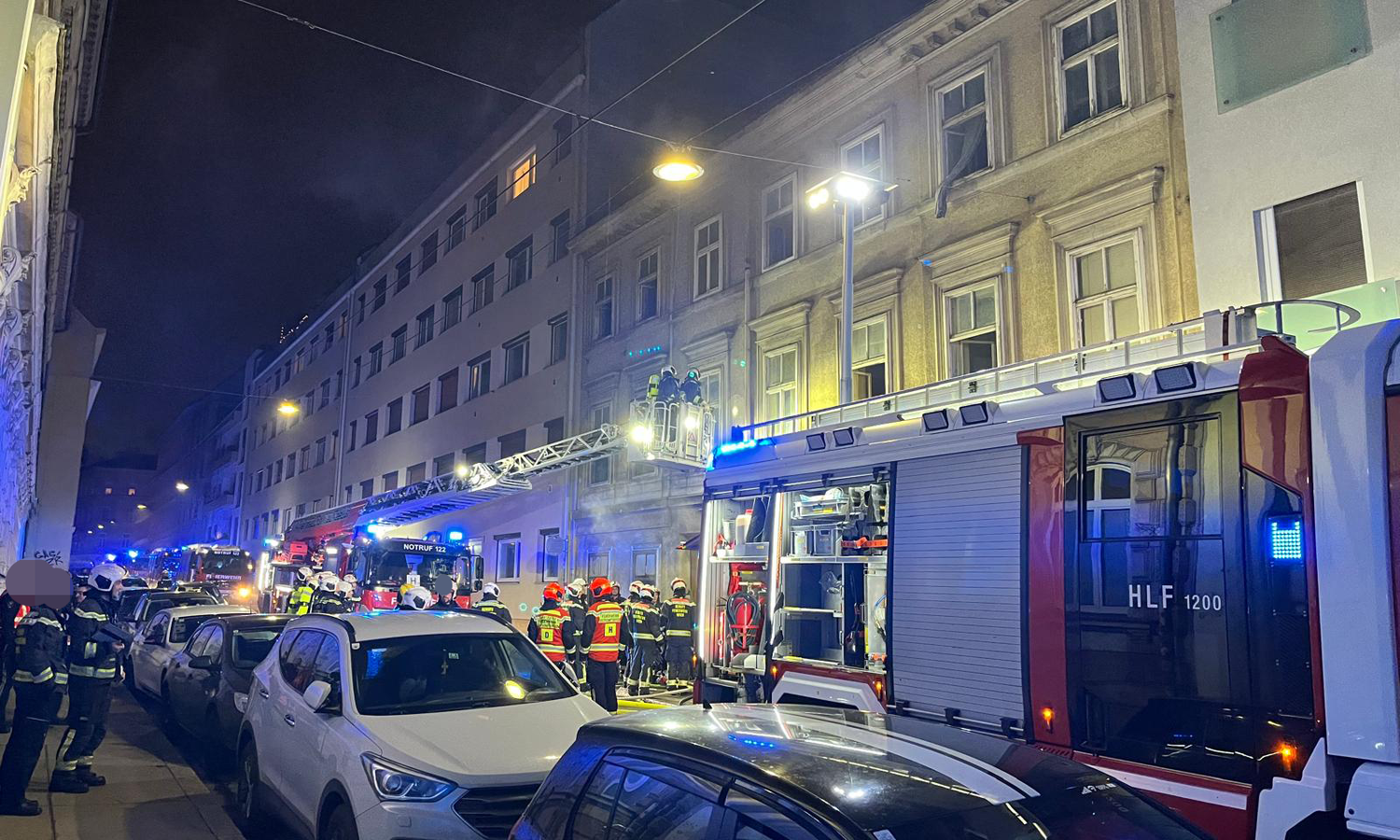 Heute.at - Wohnhaus in Flammen: 1 Toter, Brandstiftungs-Verdacht!