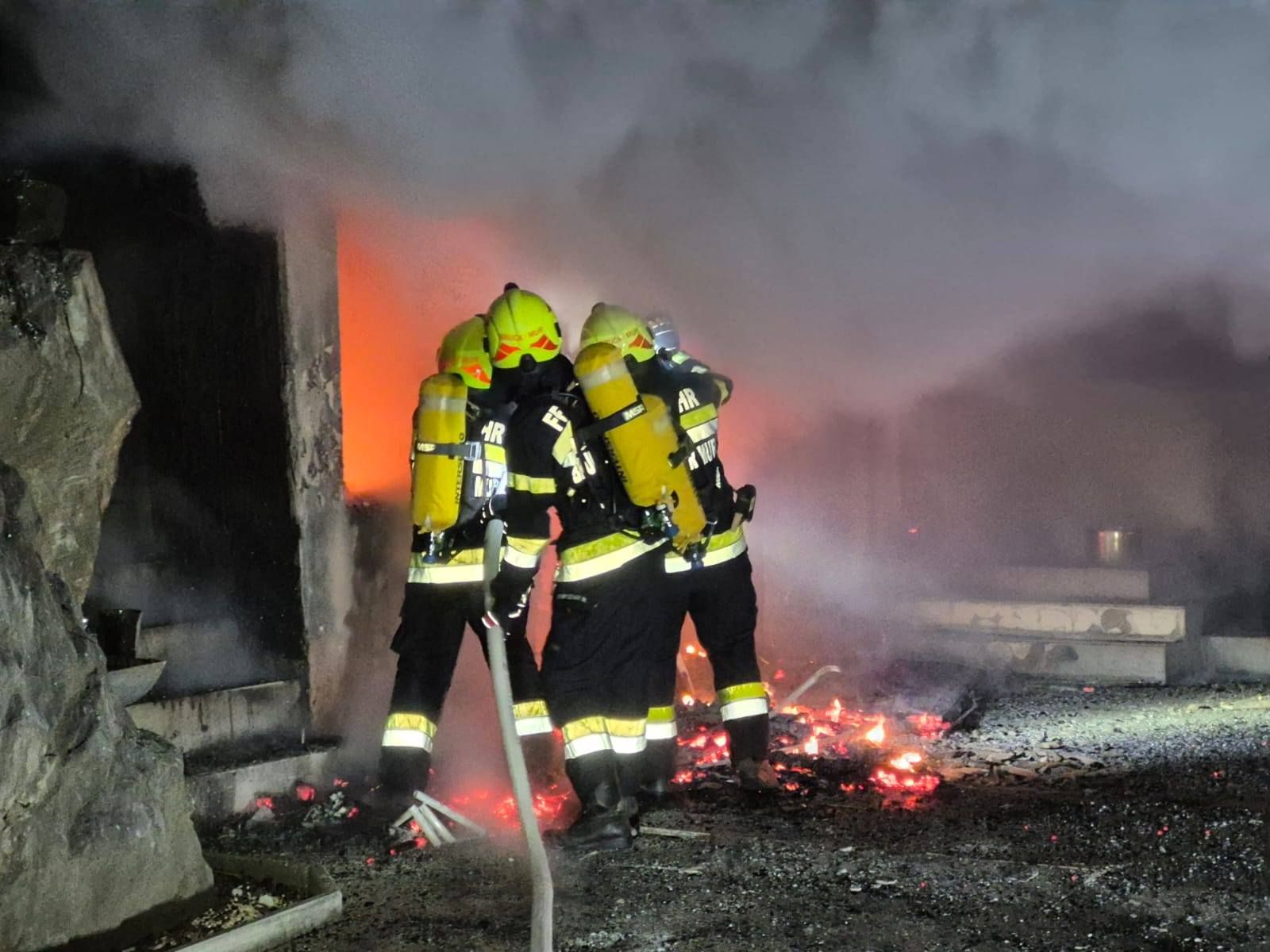 Heute.at - E-Scooter löst Großbrand aus! Familie im Spital