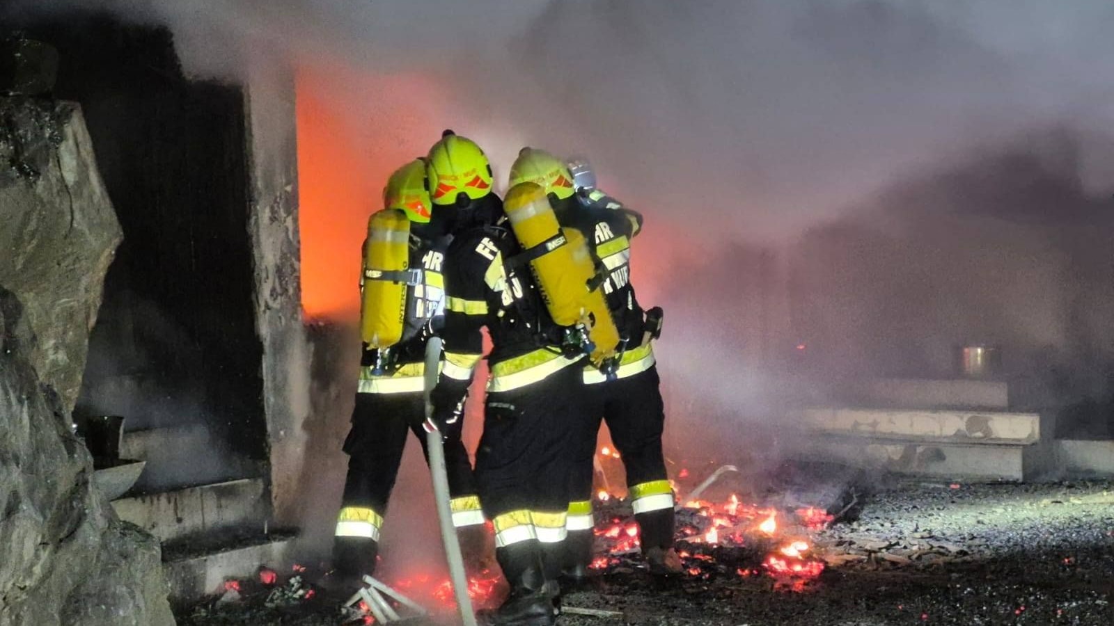 Heute.at - E-Scooter löst Großbrand aus! Familie im Spital