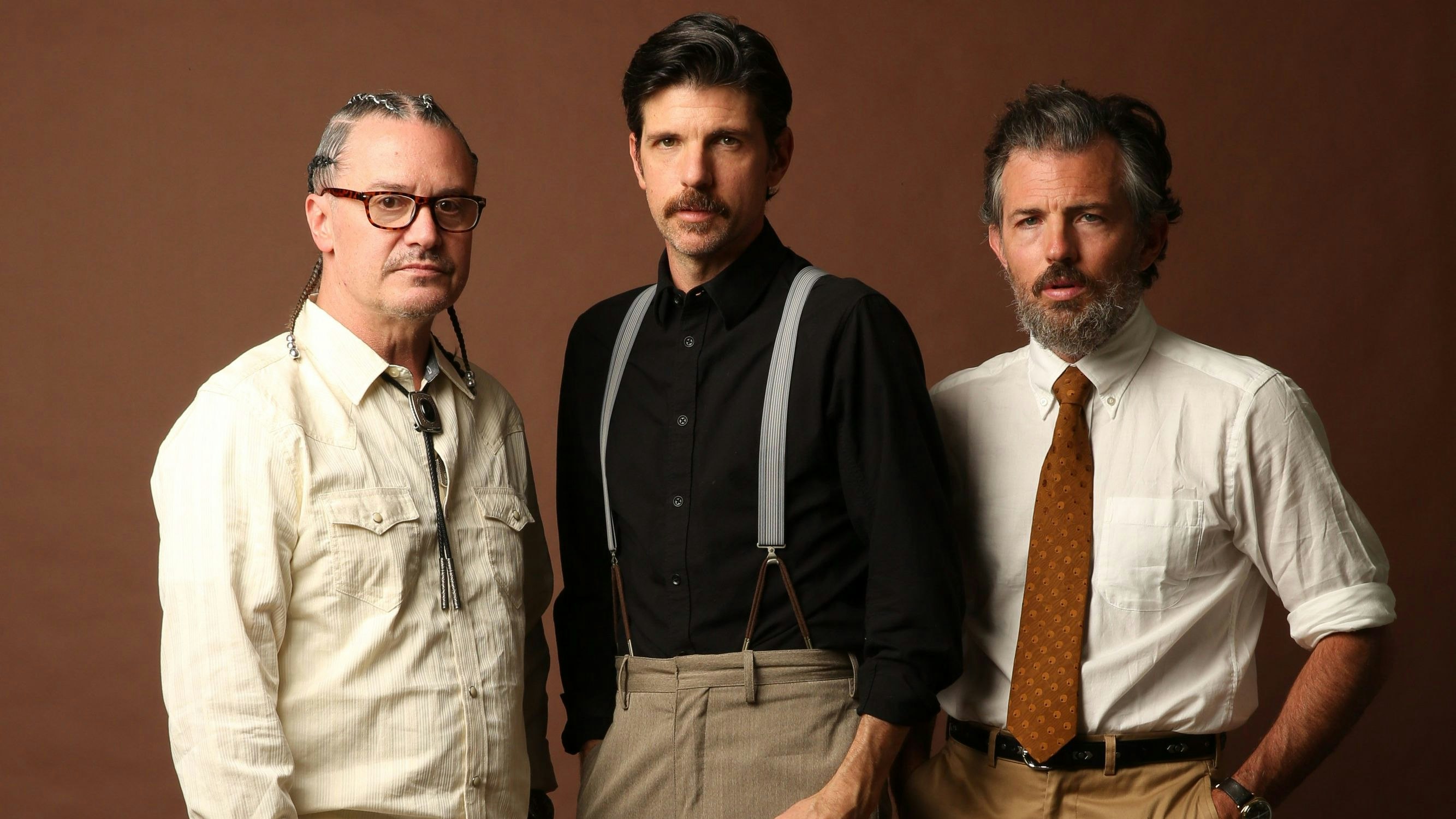 In einer der überraschendsten und aufregendsten Kooperationen des Jahres haben sich Scott und Seth Avett von The Avett Brothers mit Mike Patton, dem legendären Frontmann von Faith No More und Mr. Bungle, zusammengetan, um AVTT/PTTN zu gründen.