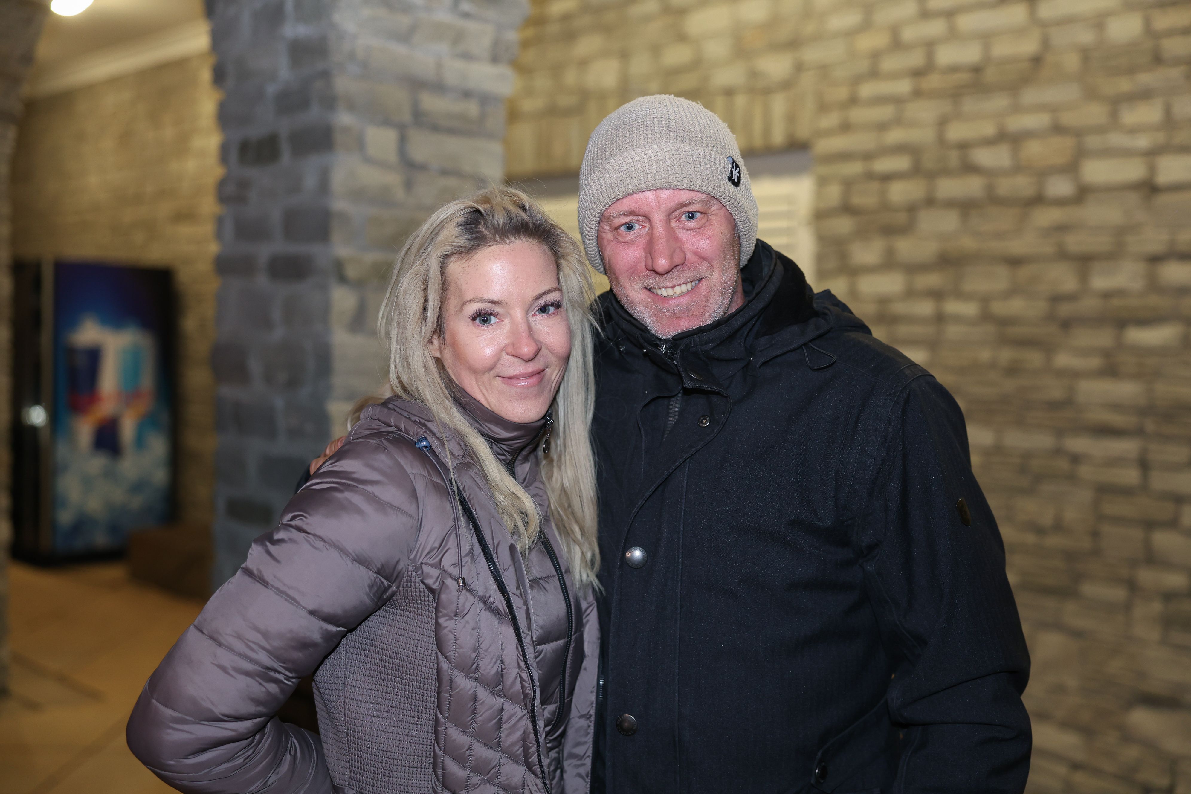 Simone Lugner und Stefan Koubek im Fontana Golf Resort beim Promi-Punschtrinken.