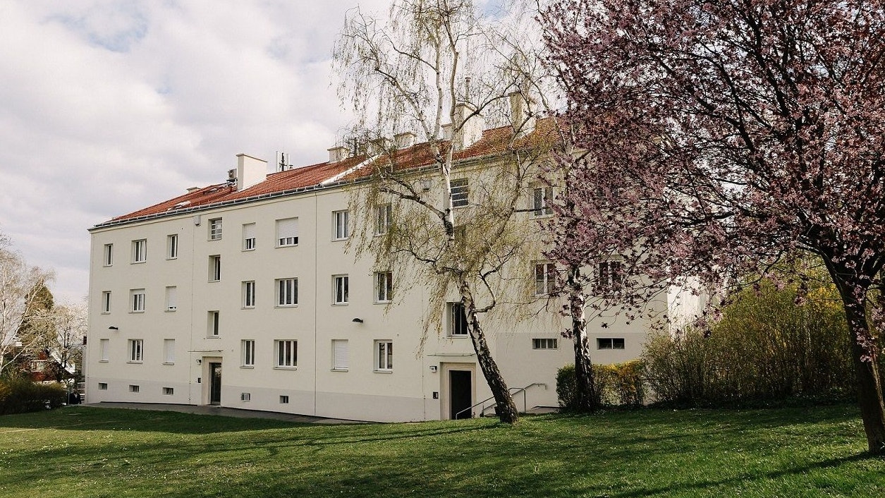 In der Gemeindeberggasse wurde die Fassade gedämmt, neue Wärmeschutzfenster eingebaut.
