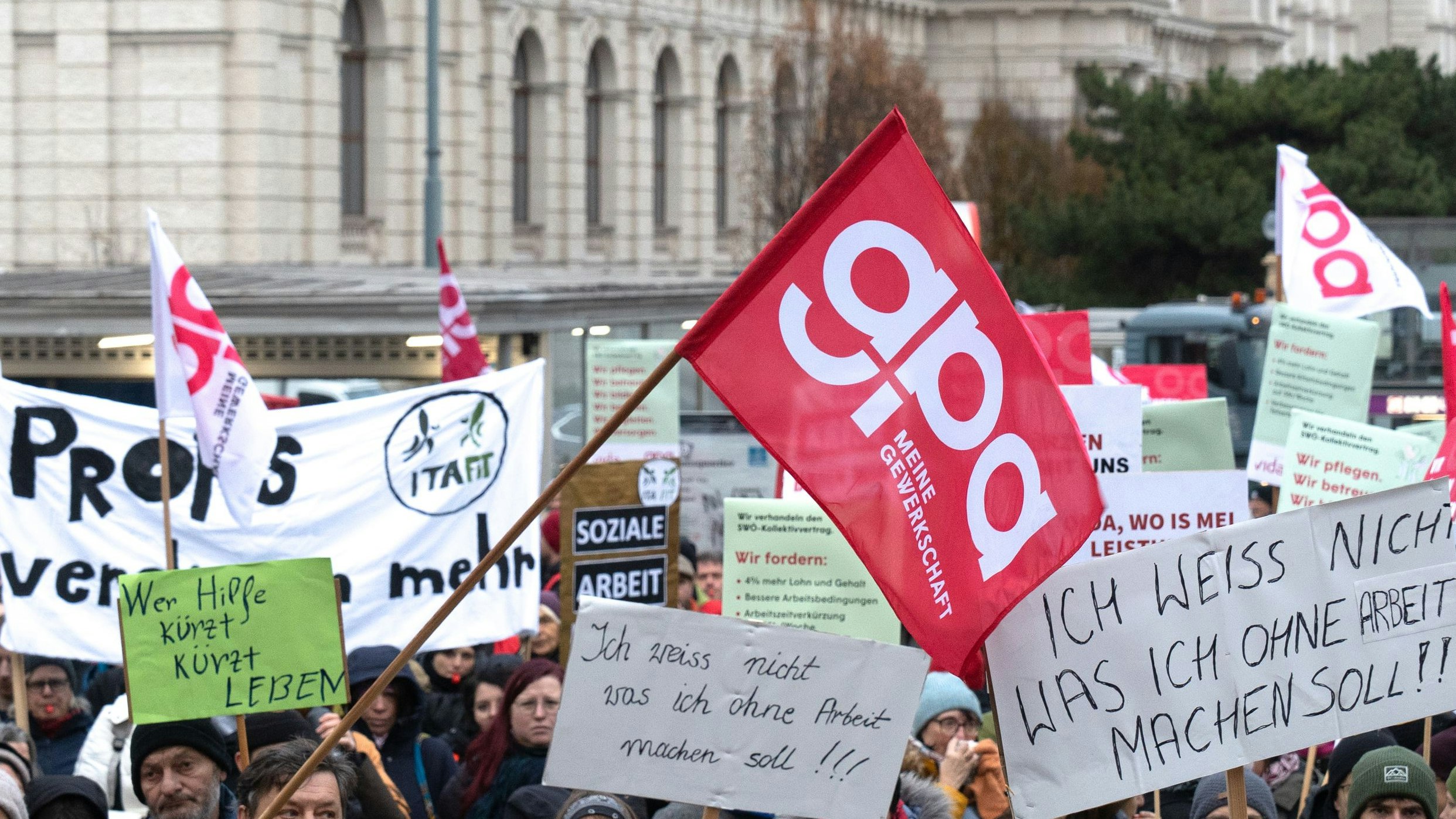 Heute.at - Pfleger drohen mit Streik in ganz Österreich!