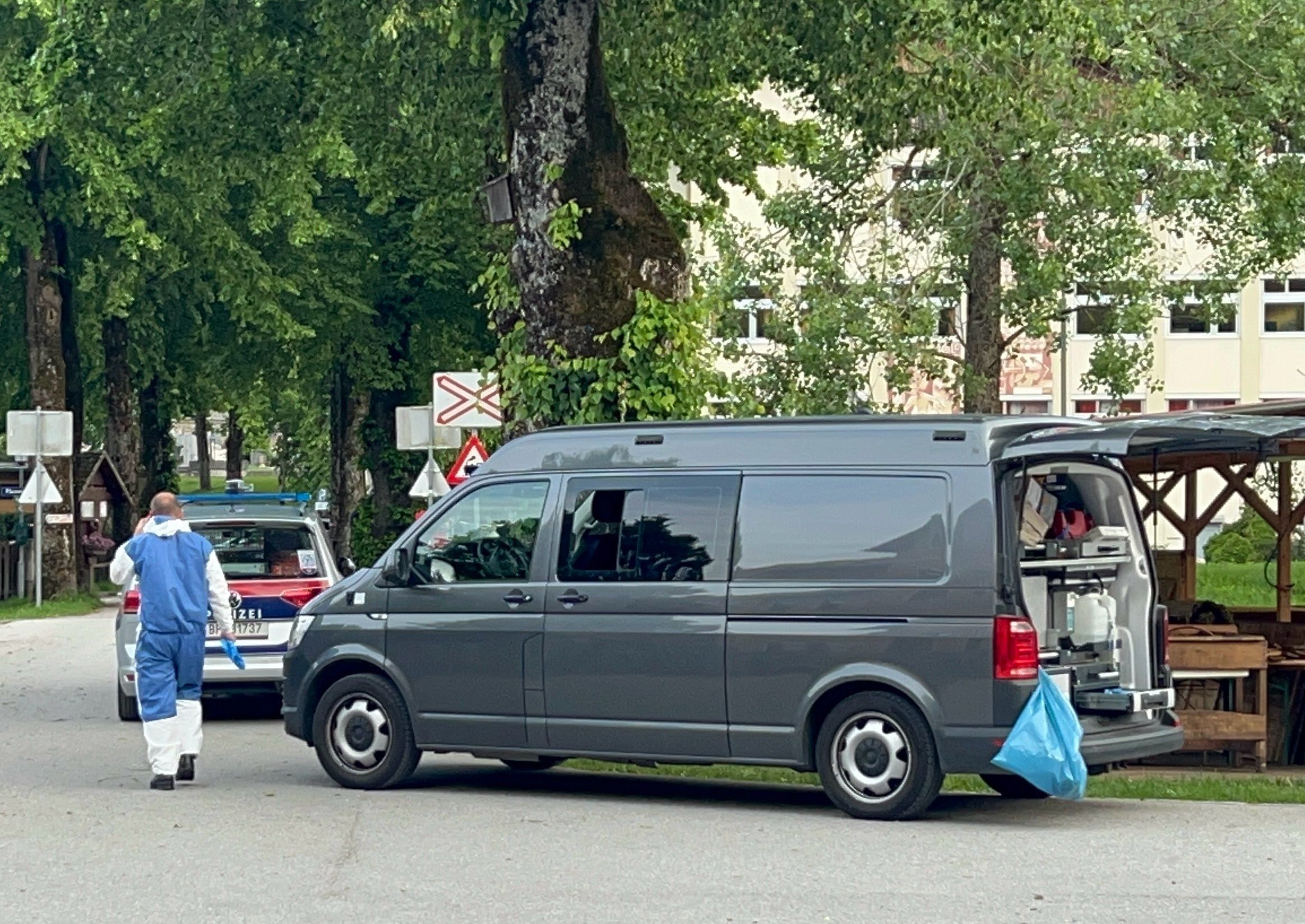 Ein 49-Jähriger soll Beamte im Juni mit einem Messer attackiert haben.