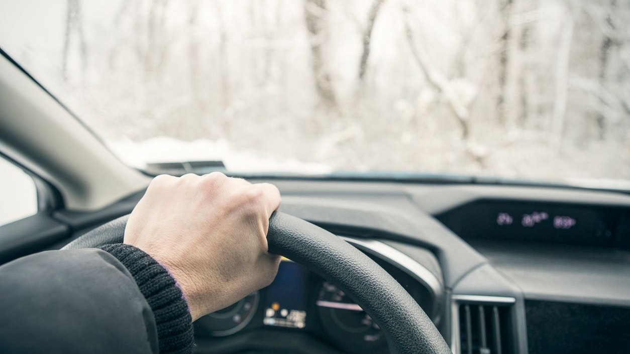 Heute.at - Eis & Schnee: 6 Fahr-No-Gos, die teuer enden können