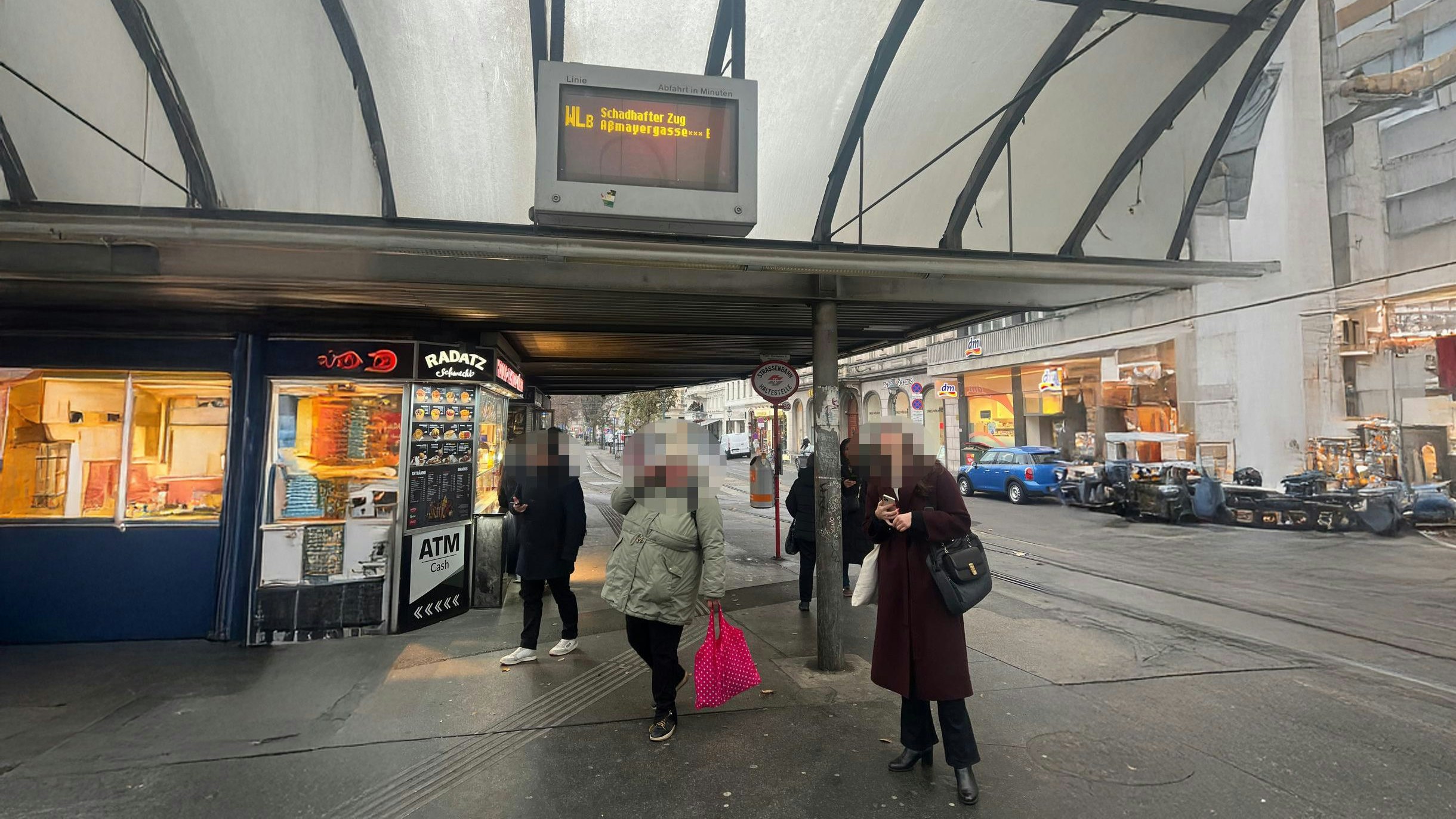 Heute.at - Öffi-Chaos – entgleiste Bim legt fünf Linien lahm