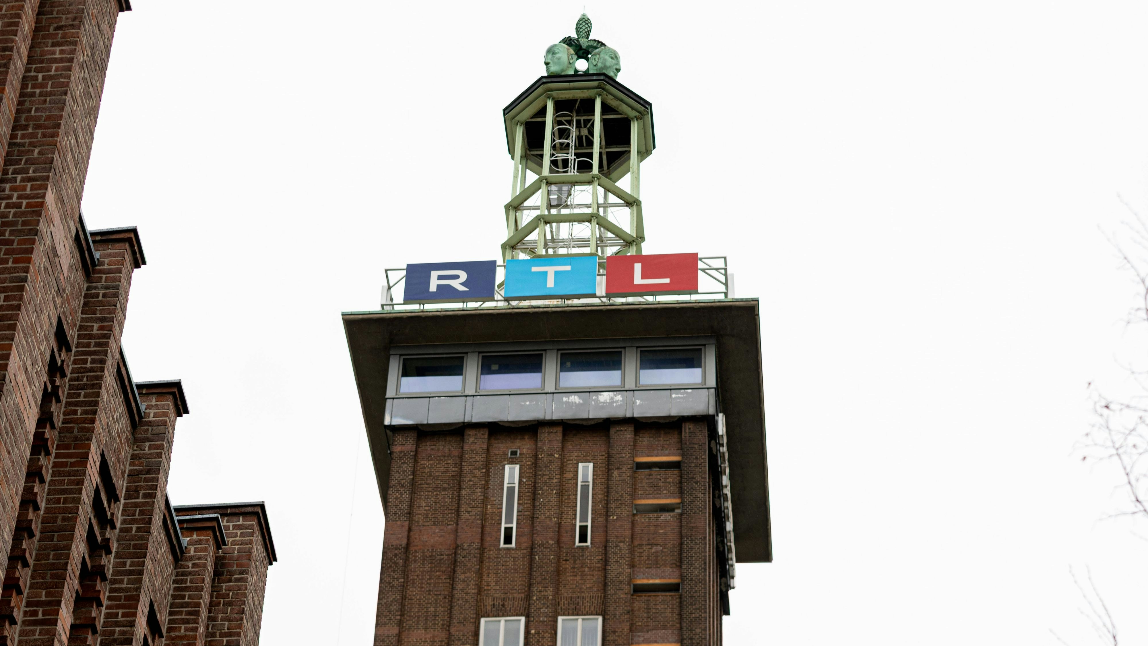 Pressetermin zum RTL Spendenmarathon in Köln, 19.11.2025. In der RTL-Zentrale in Köln-Deutz präsentieren Joey Kelly und Wolfram Kons die 24H GEBURTSTAGS-CHALLENGE zum 30. RTL-SPENDENMARATHON. Die 24-Stunden-Aktion mit 20 Firmenteams unterstützt die STIFTUNG RTL WIR HELFEN KINDERN E. V. und begleitet den Jubiläums-Spendenmarathon, der seit 1996 mehr als 306 Millionen Euro für Kinderhilfsprojekte gesammelt hat. Köln Deutz Nordrhein-Westfalen Deutschland *** Press event for the RTL charity marathon in Cologne, 19 11 2025 At the RTL headquarters in Cologne Deutz, Joey Kelly and Wolfram Kons present the 24H BIRTHDAY CHALLENGE for the 30th RTL SPENDENMARATHON The 24-hour campaign with 20 company teams supports the STIFTUNG RTL WIR HELF Copyright: xBonn.digitalx