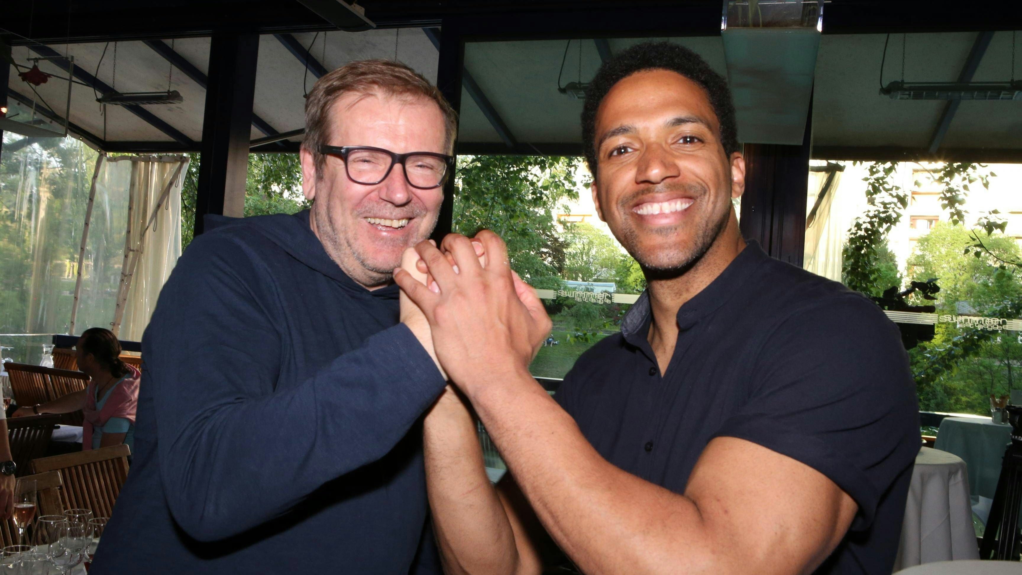25.04.2018, Summerstage, CESAR SAMPSON singt für Österreich!, Farewell-Party zum Eurovision Song Contest 2018 im Bild: Eberhard Forcher, Cesar Sampson, CESAR SAMPSON singt für Österreich! *** 25 04 2018 Summerstage CESAR SAMPSON sings for Austria Farewell Party for the Eurovision Song Contest 2018 in the picture Eberhard Forcher Cesar Sampson CESAR SAMPSON sings for Austria  